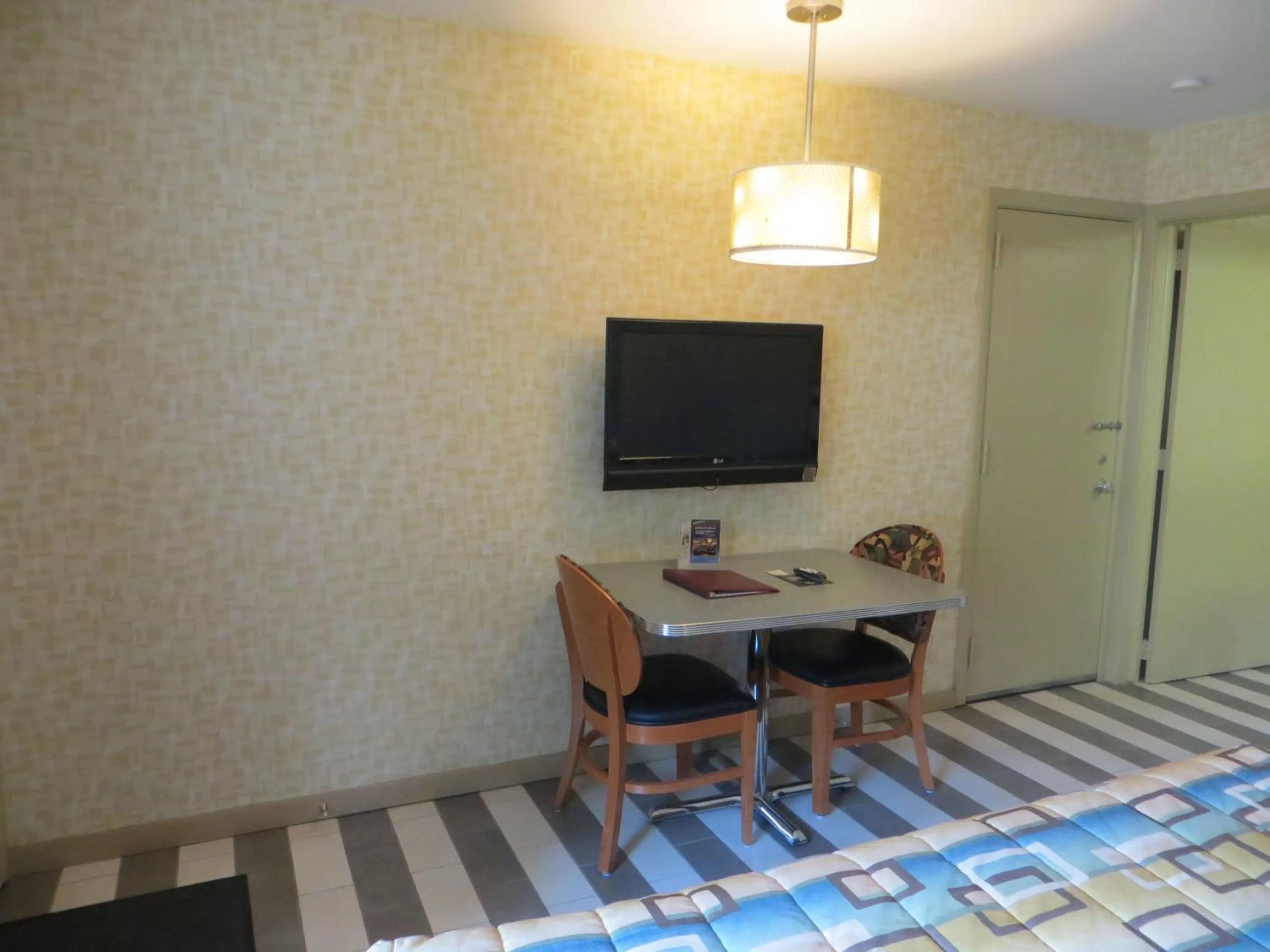 TV and multimedia in Carleton of Oak Park