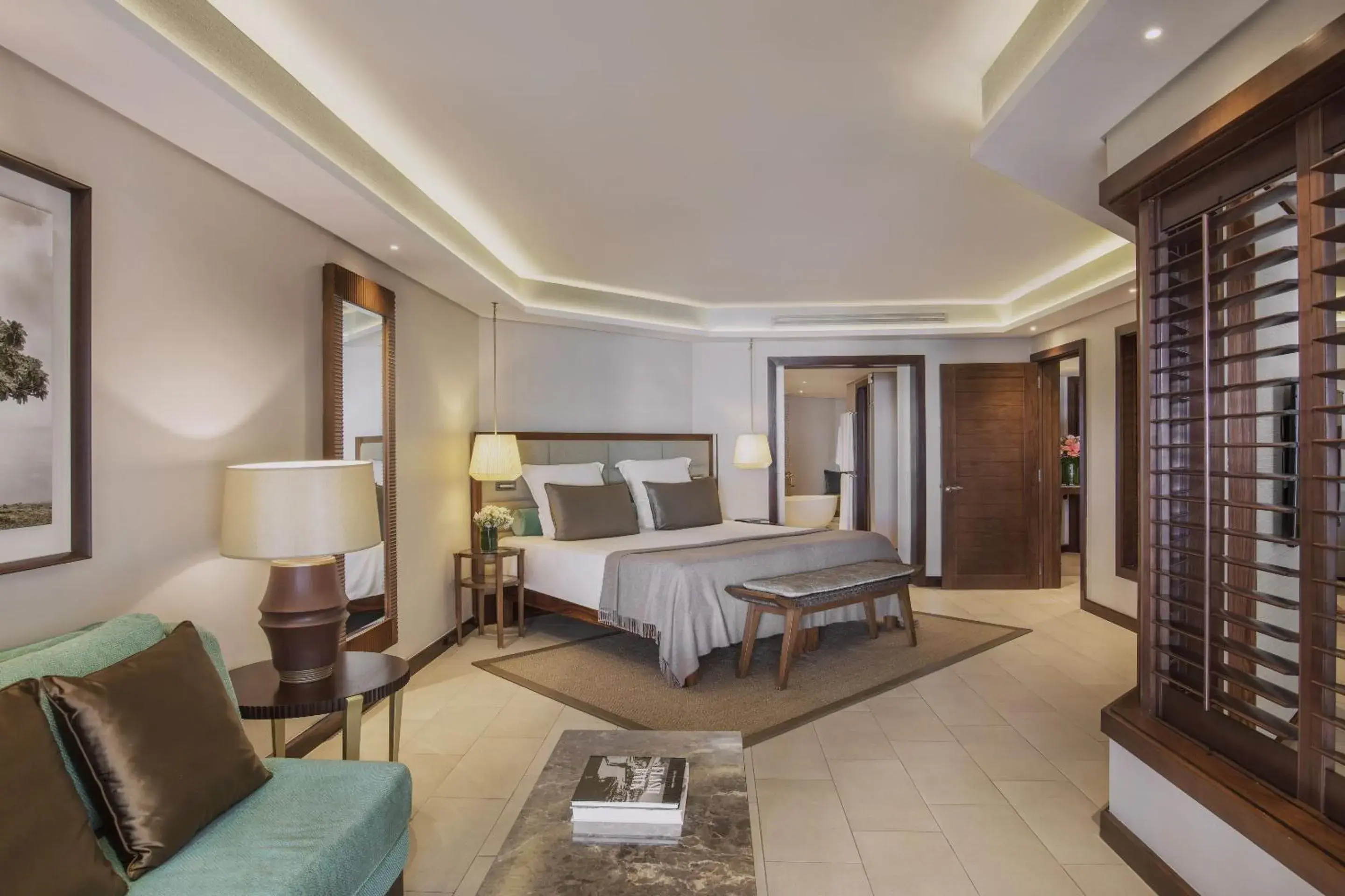 Floor plan, Bed in Royal Palm Beachcomber Luxury