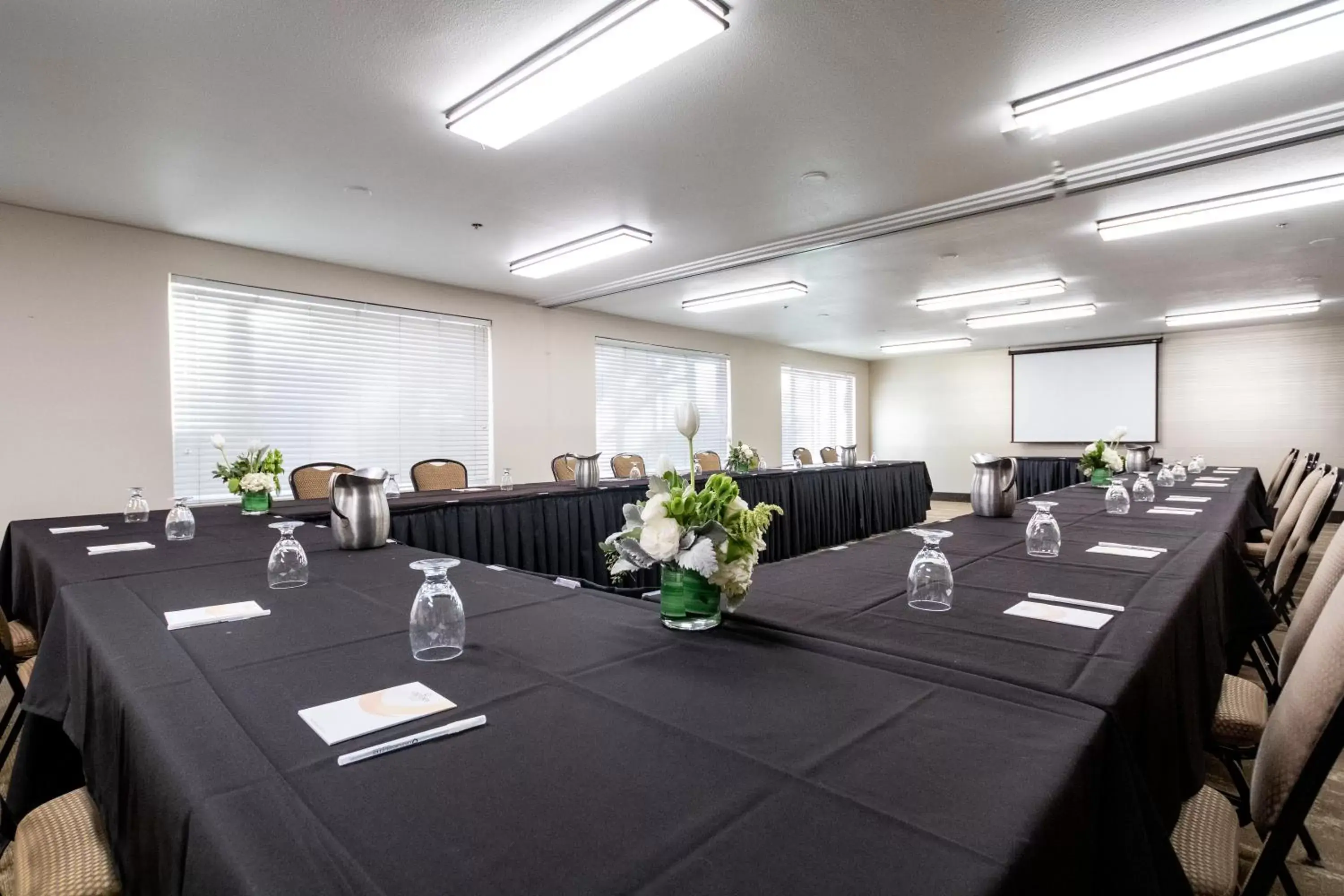 Business facilities in Oxford Suites Chico