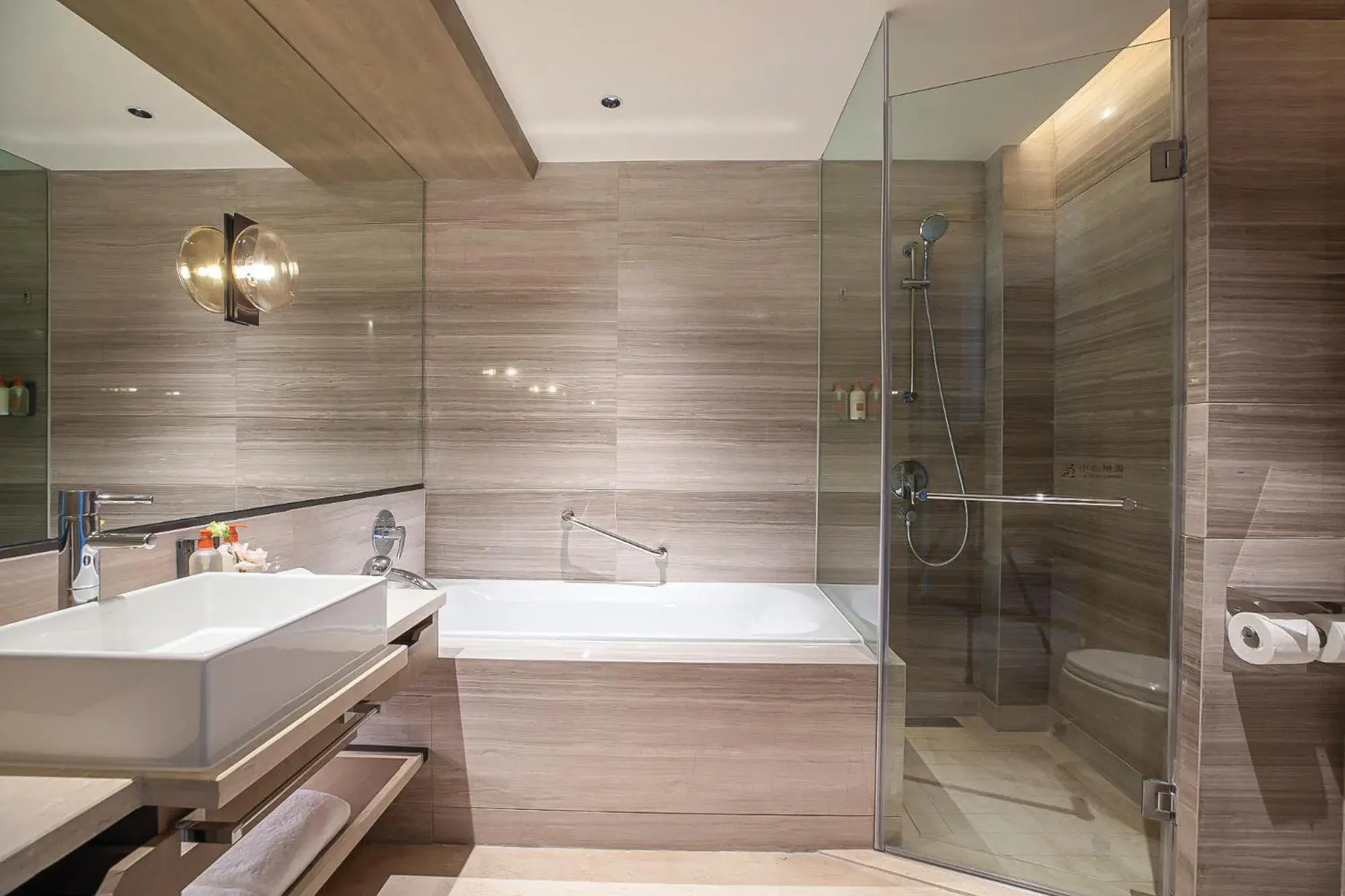 Shower, Bathroom in Crowne Plaza Shanghai Jinxiu