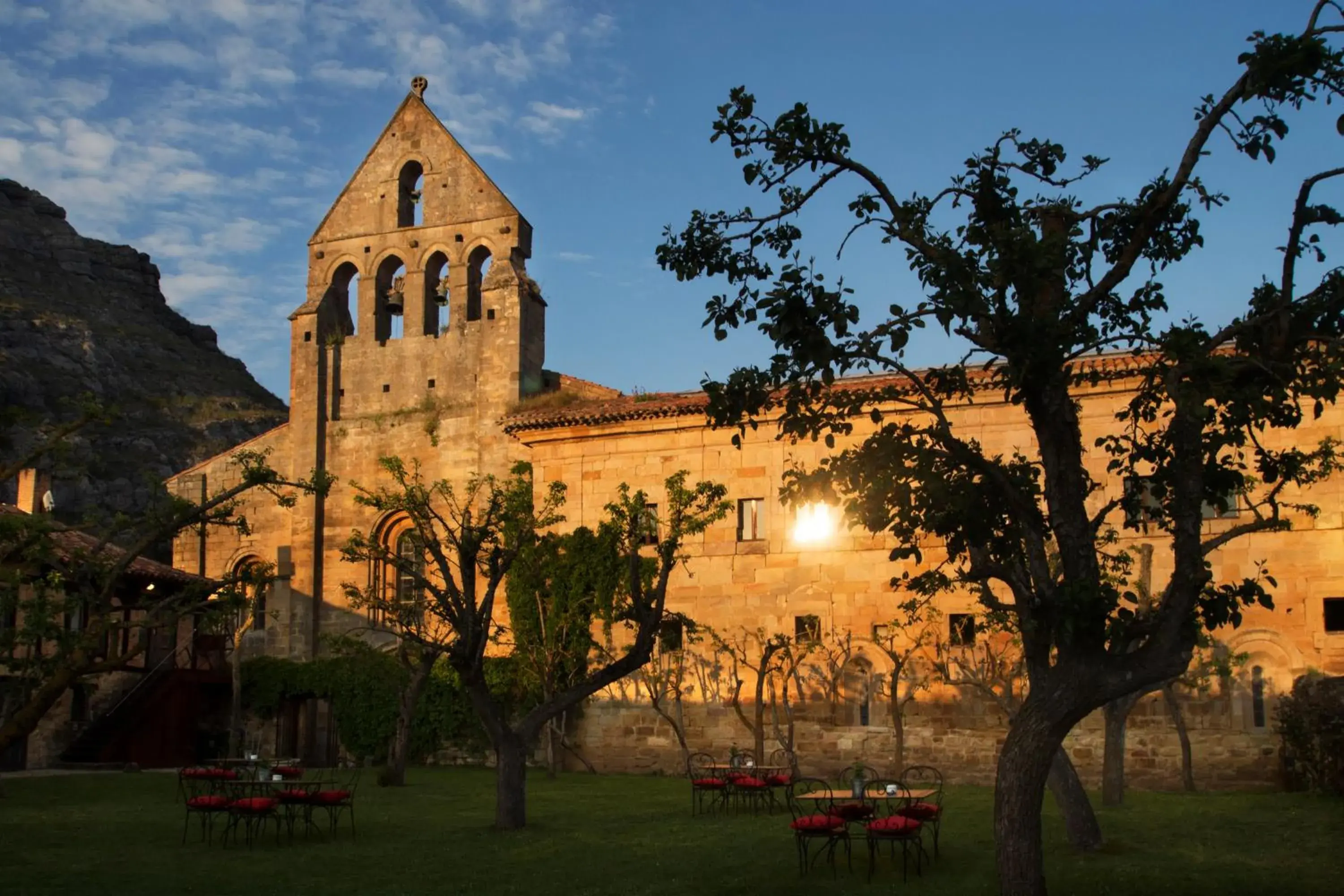 Nearby landmark, Property Building in Hotel Posada Santa Maria la Real