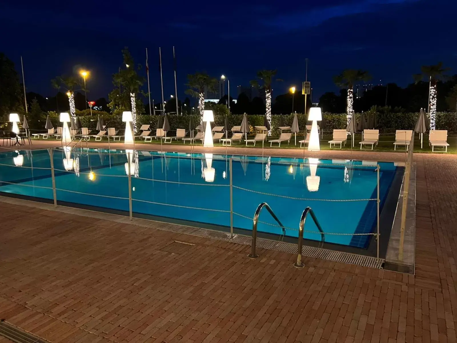 Swimming Pool in The Sydney Hotel