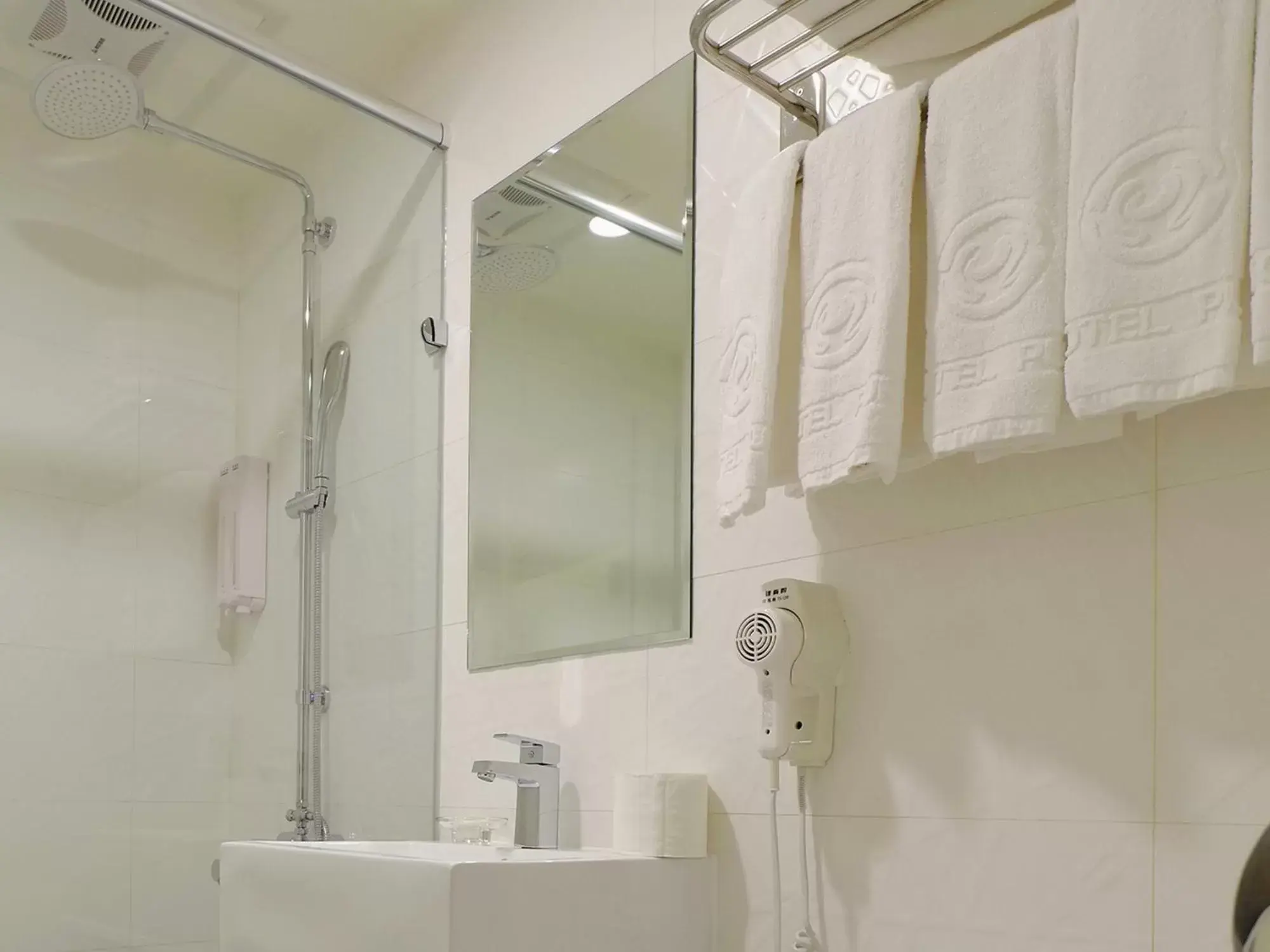 Bathroom in Hotel Puri Taipei Station Branch