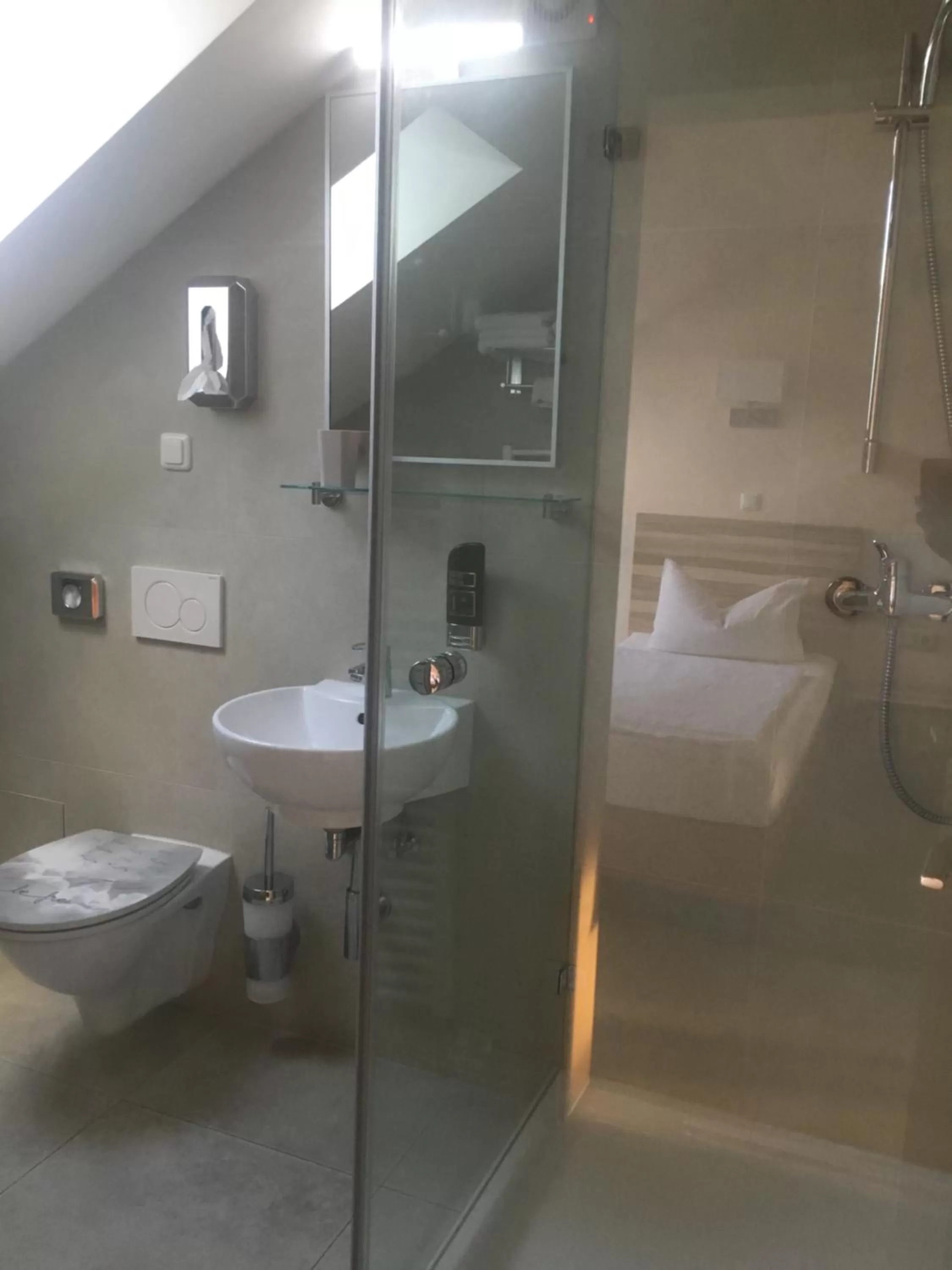 Shower in Hotel am Hafen