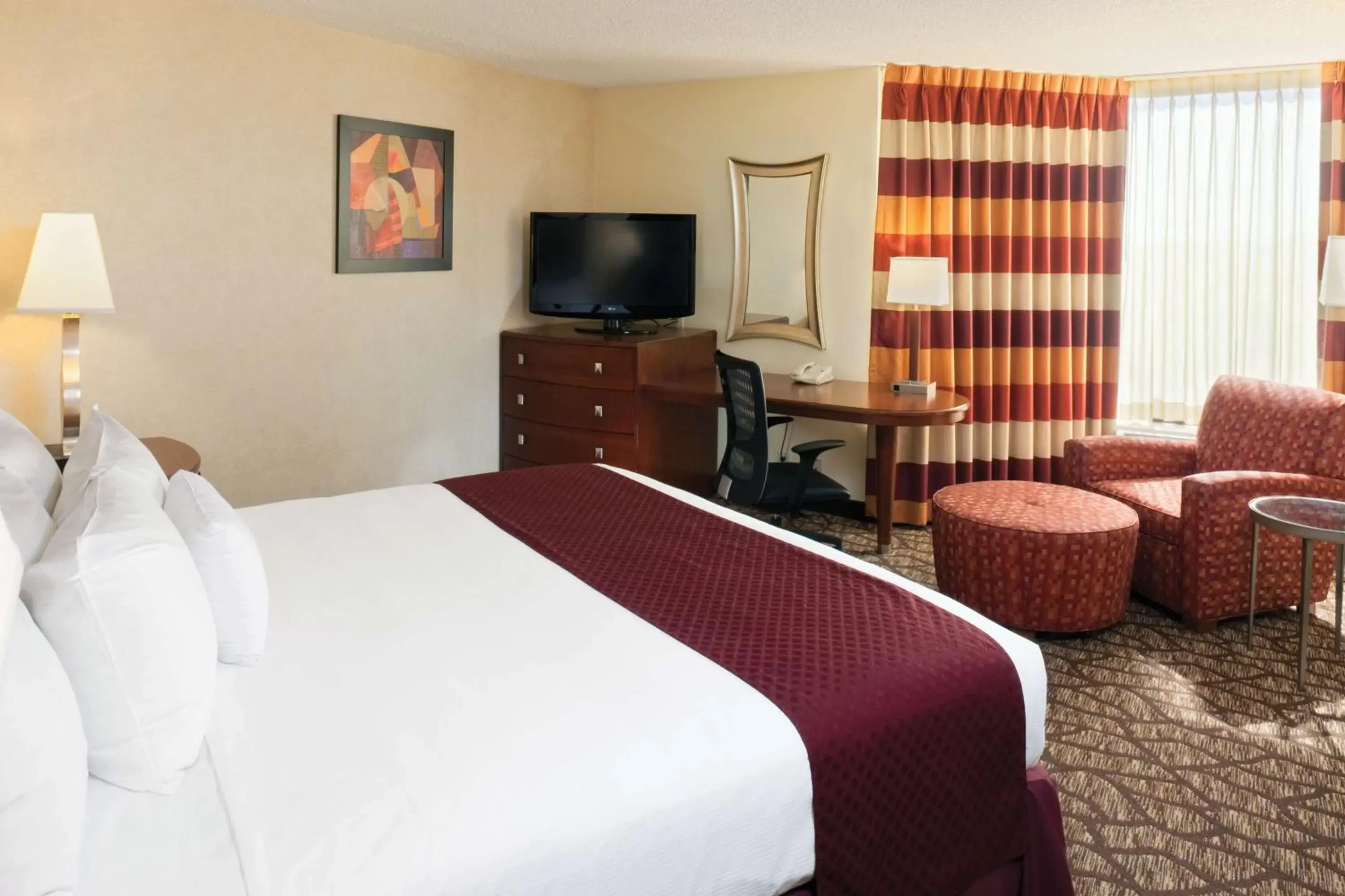 Bedroom, Bed in DoubleTree by Hilton Hotel Oak Ridge - Knoxville