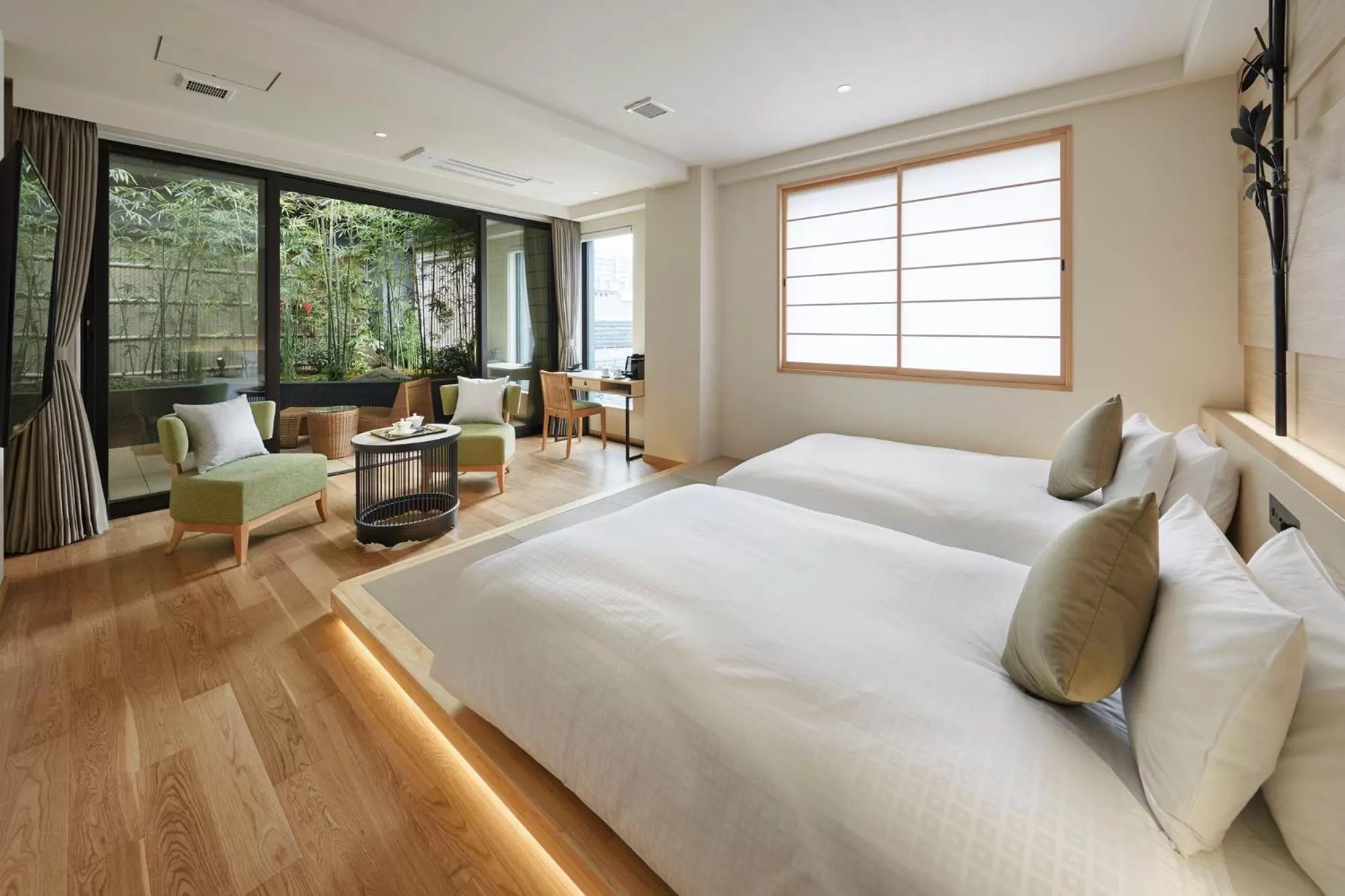 Garden, Bed in Royal Twin Hotel Kyoto Hachijoguchi