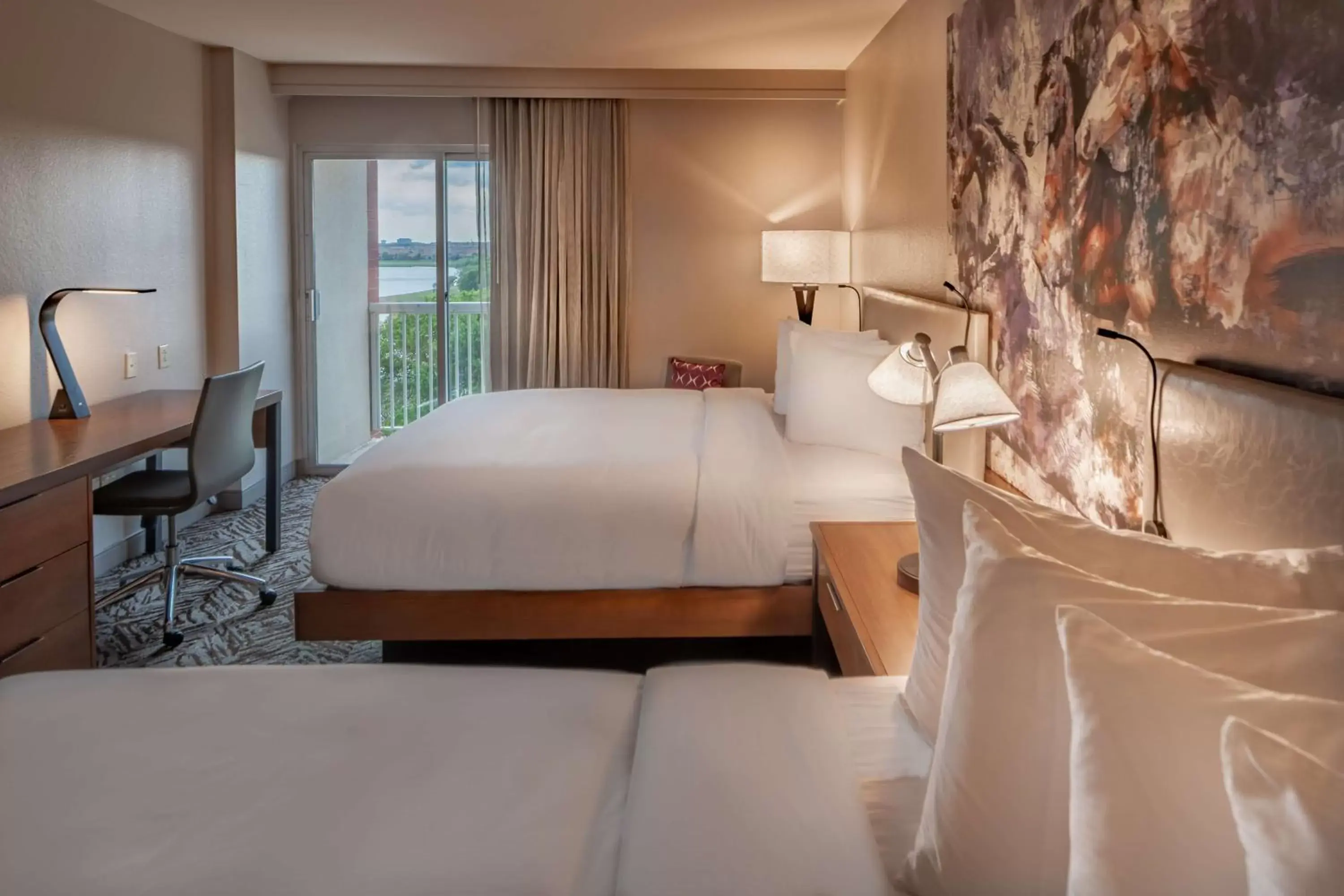 Bedroom, Bed in DoubleTree by Hilton Dallas-Farmers Branch