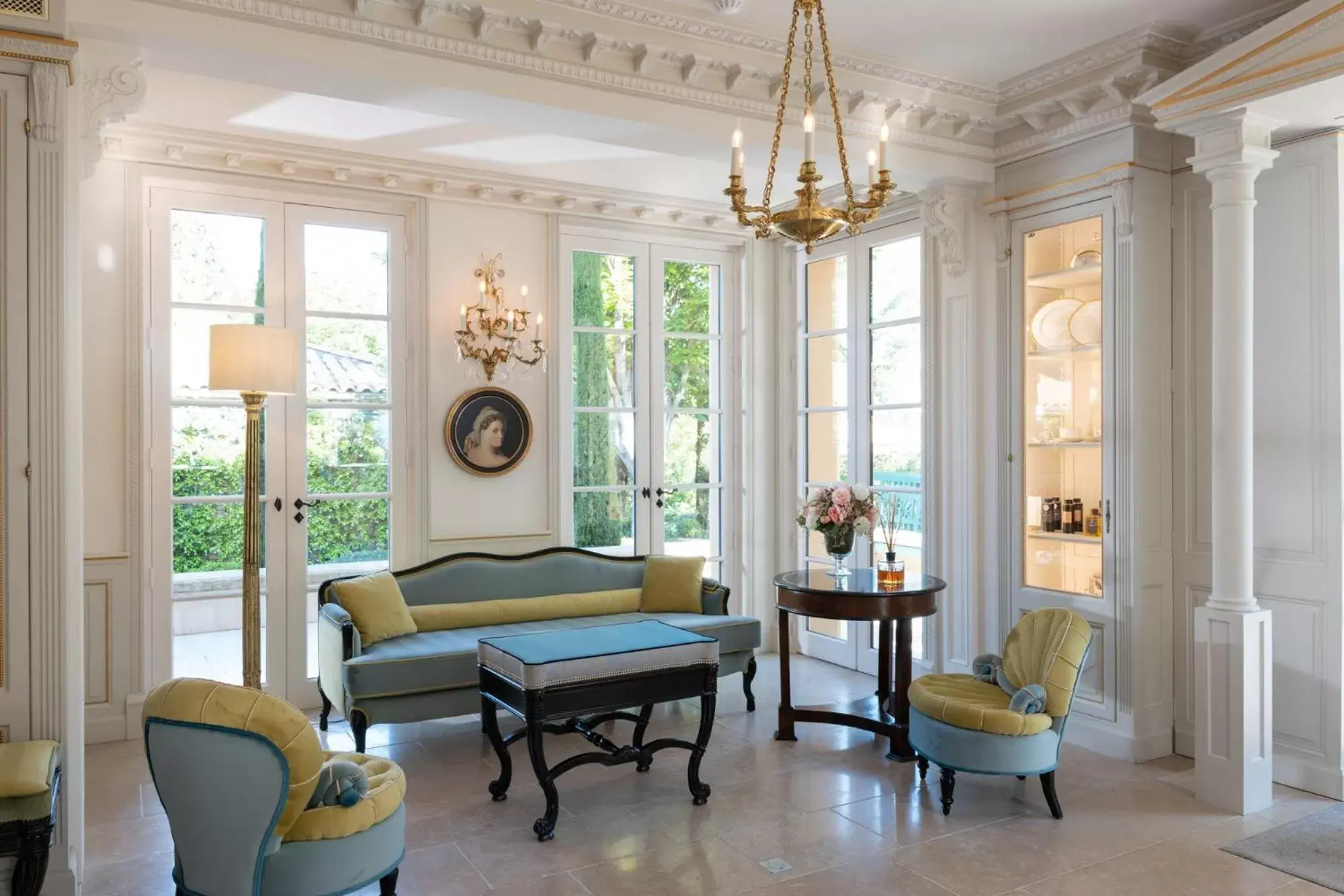 Lobby or reception in Villa Saint-Ange Lobby or reception in Villa Saint-Ange