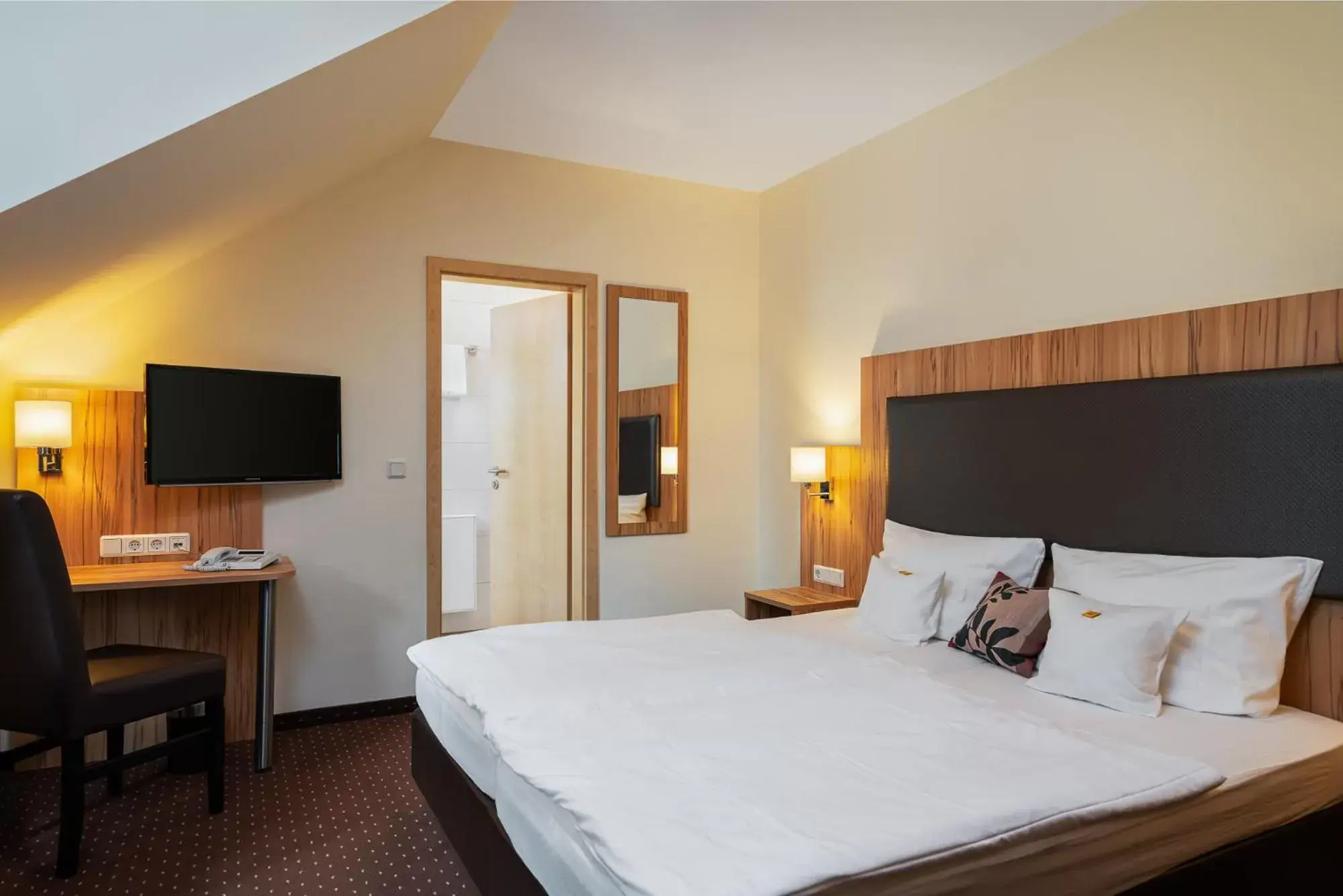 Bedroom, Bed in ClassicX Landhaus & Hotel - Bed & Breakfast