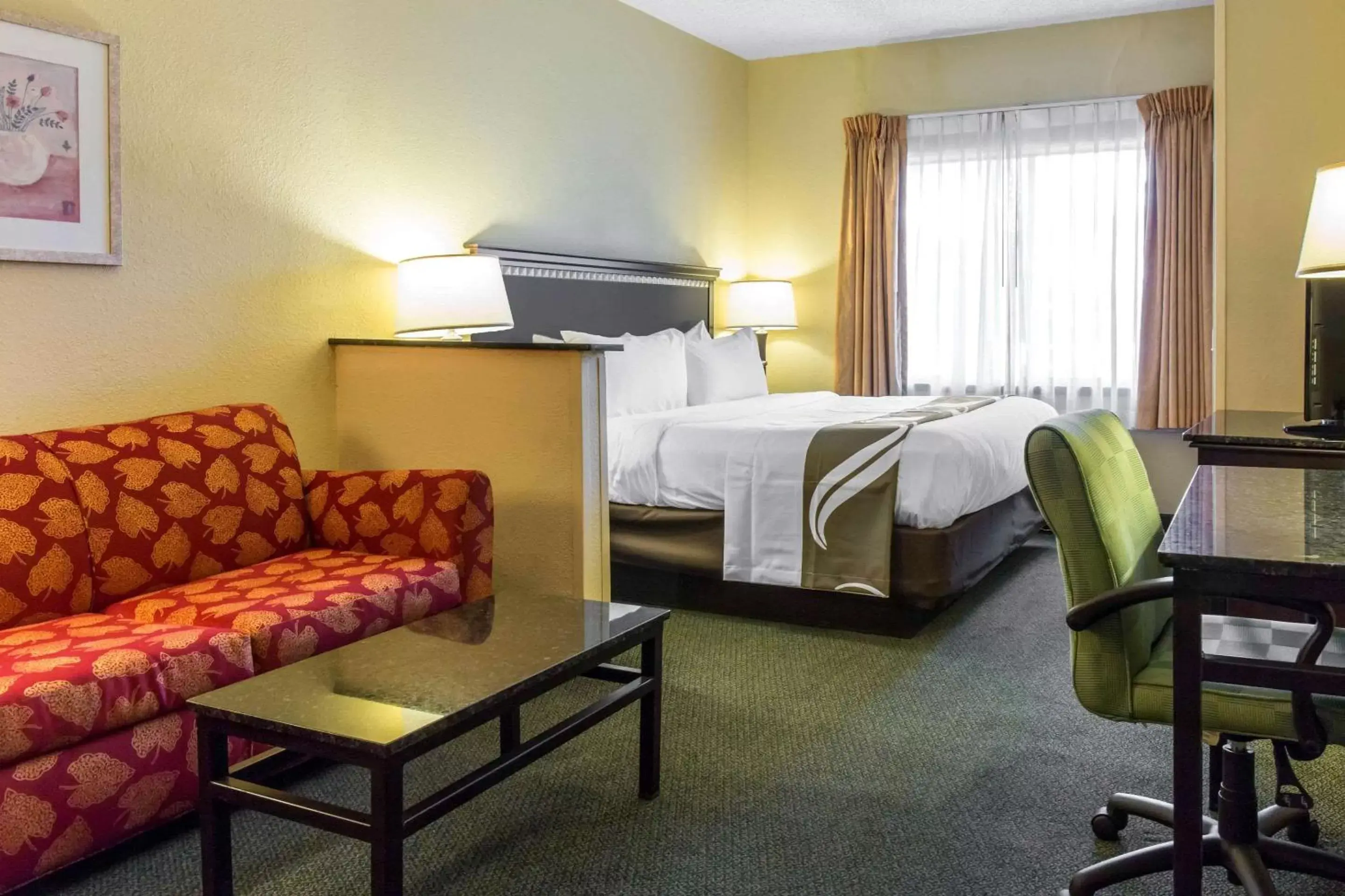 Photo of the whole room, Bed in Mi Casa Hotel Photo of the whole room, Bed in Mi Casa Hotel