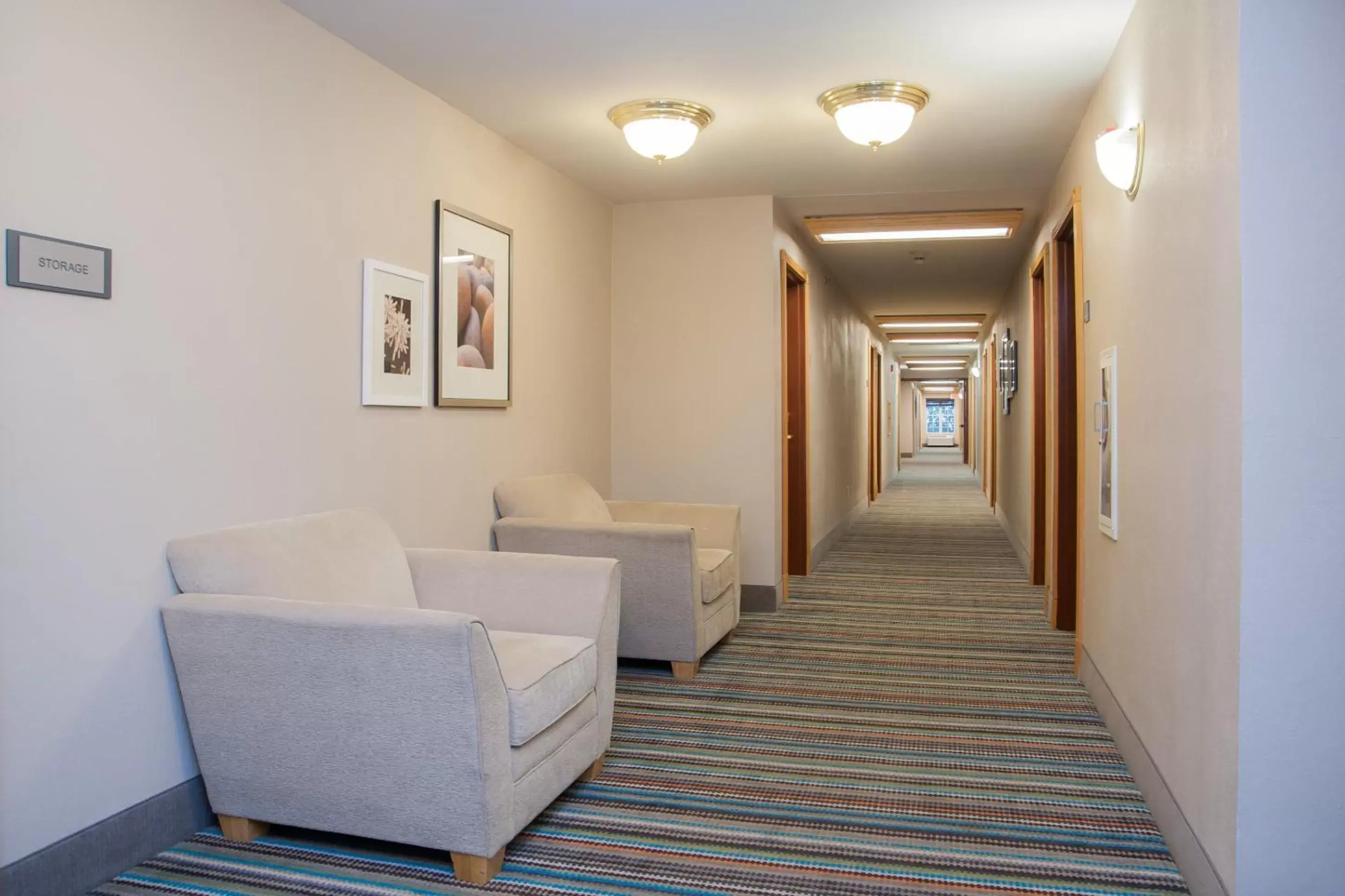Area and facilities, Seating Area in Country Inn & Suites by Radisson, Milwaukee Airport, WI