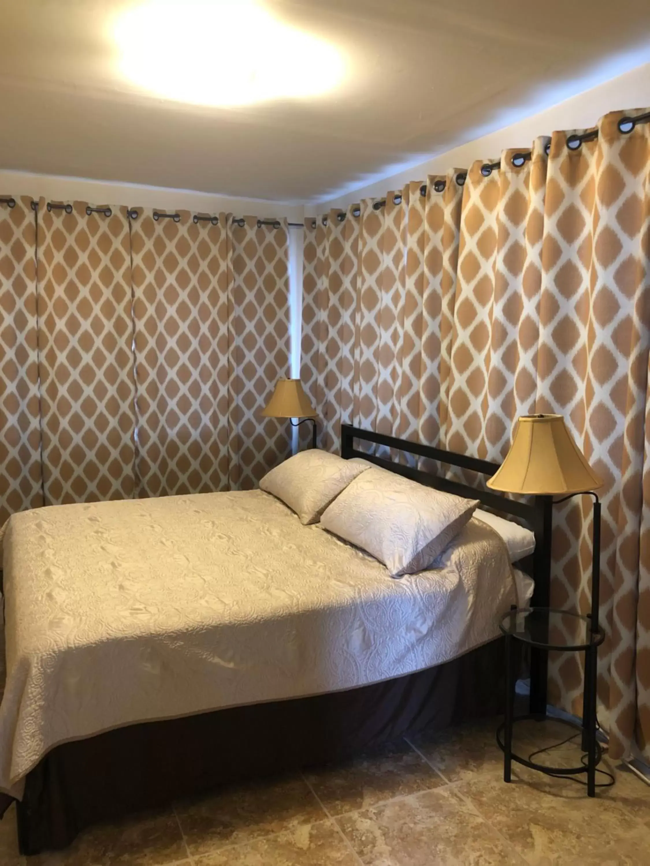 Bedroom, Bed in Capri Beach Hotel