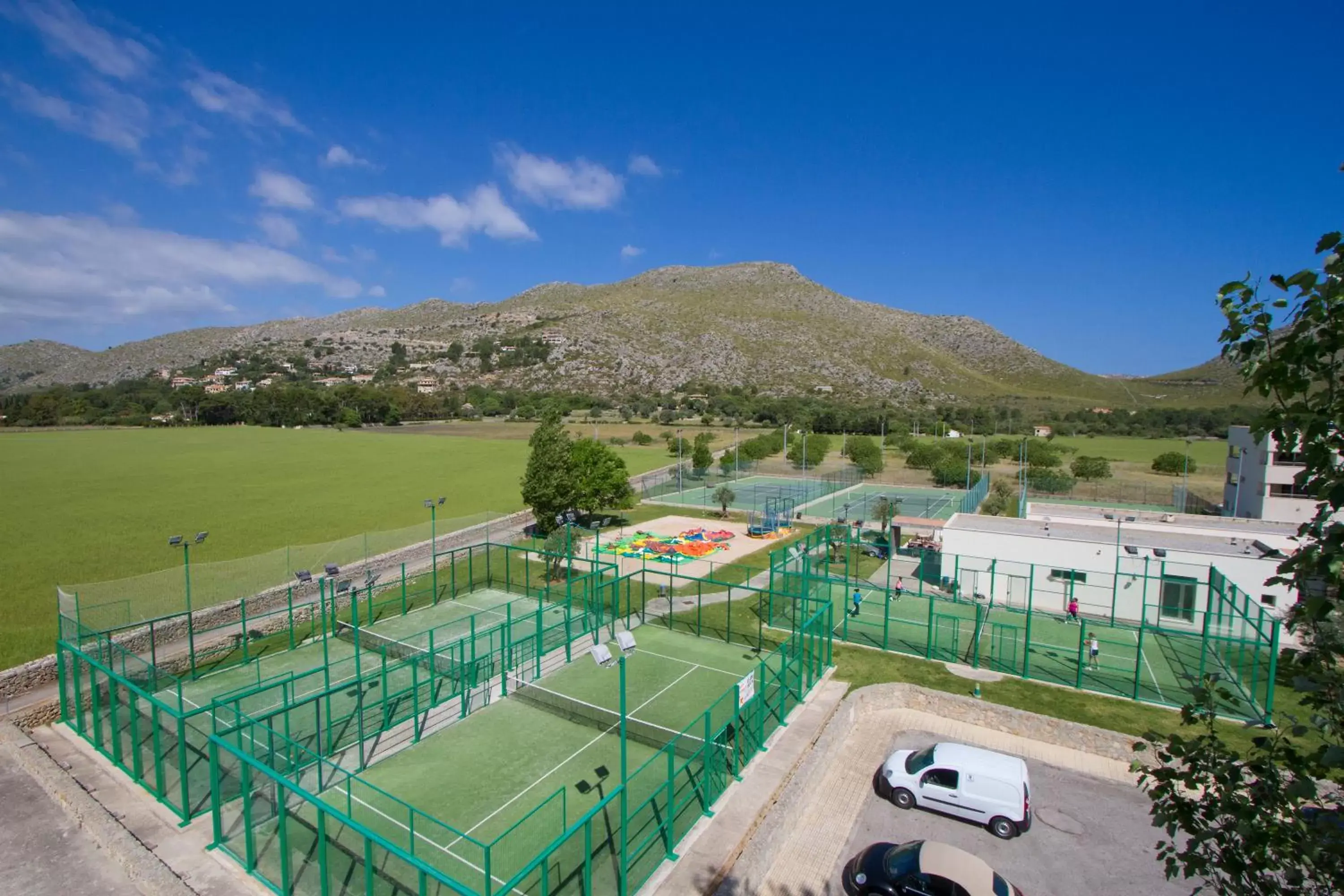 Tennis court in Duvabitat Apartments