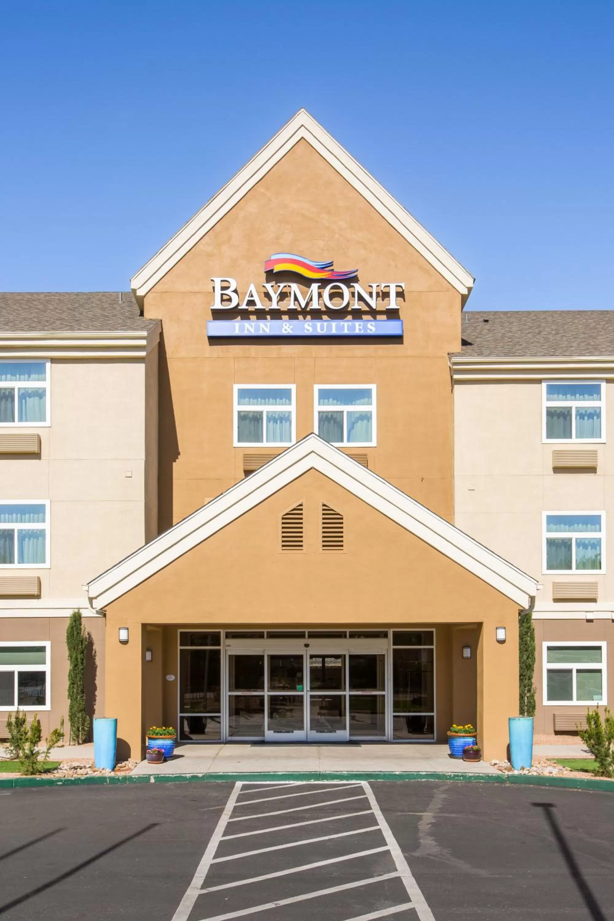 Facade/entrance in Baymont by Wyndham Albuquerque Airport