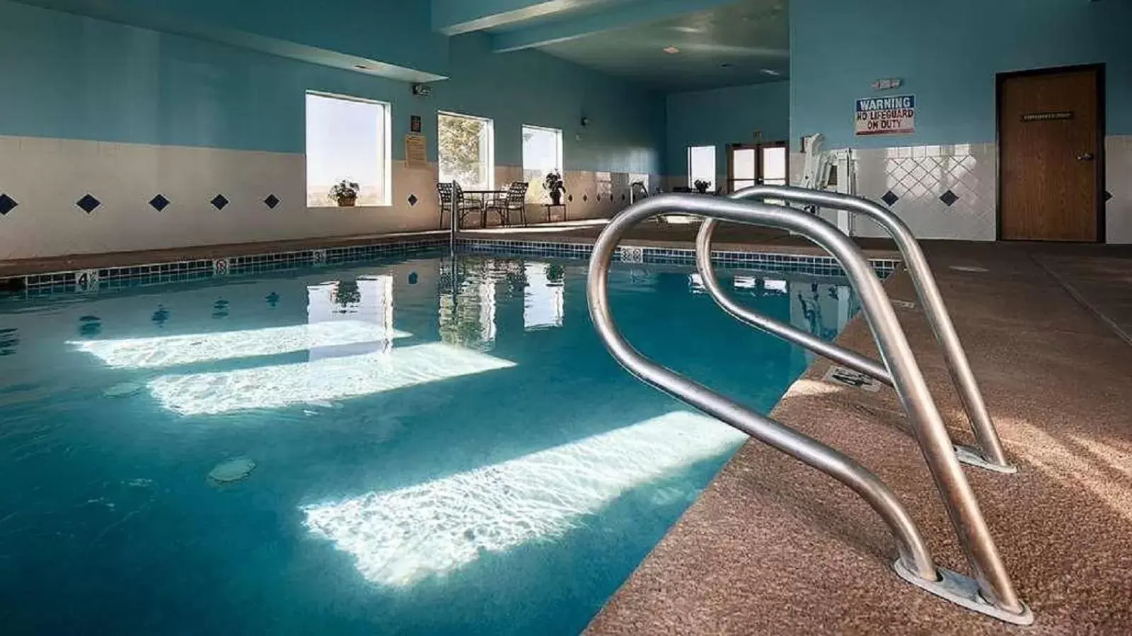 Swimming Pool in Best Western Plus Grapevine Inn