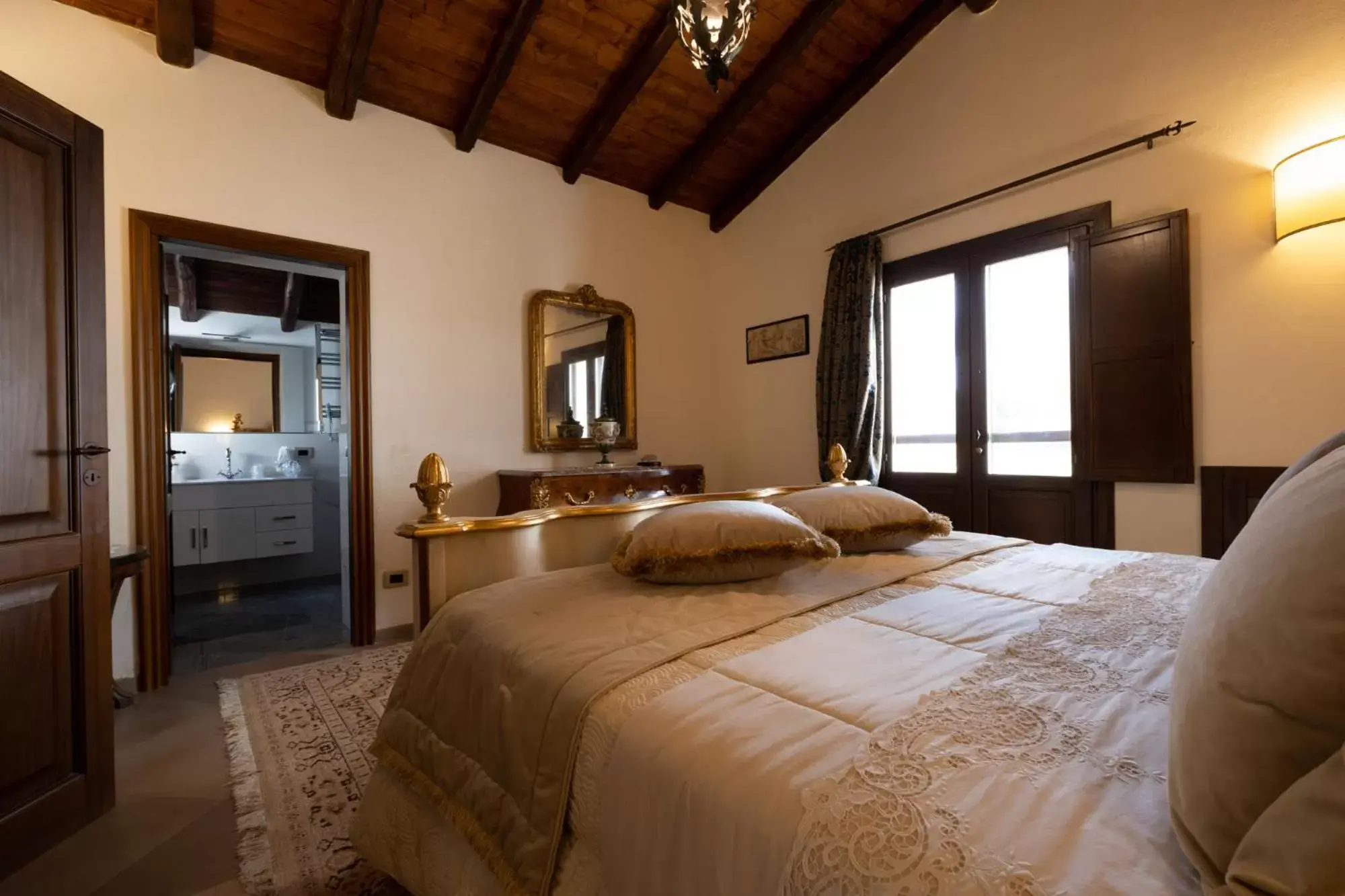 Bathroom, Bed in Villa del Gattopardo