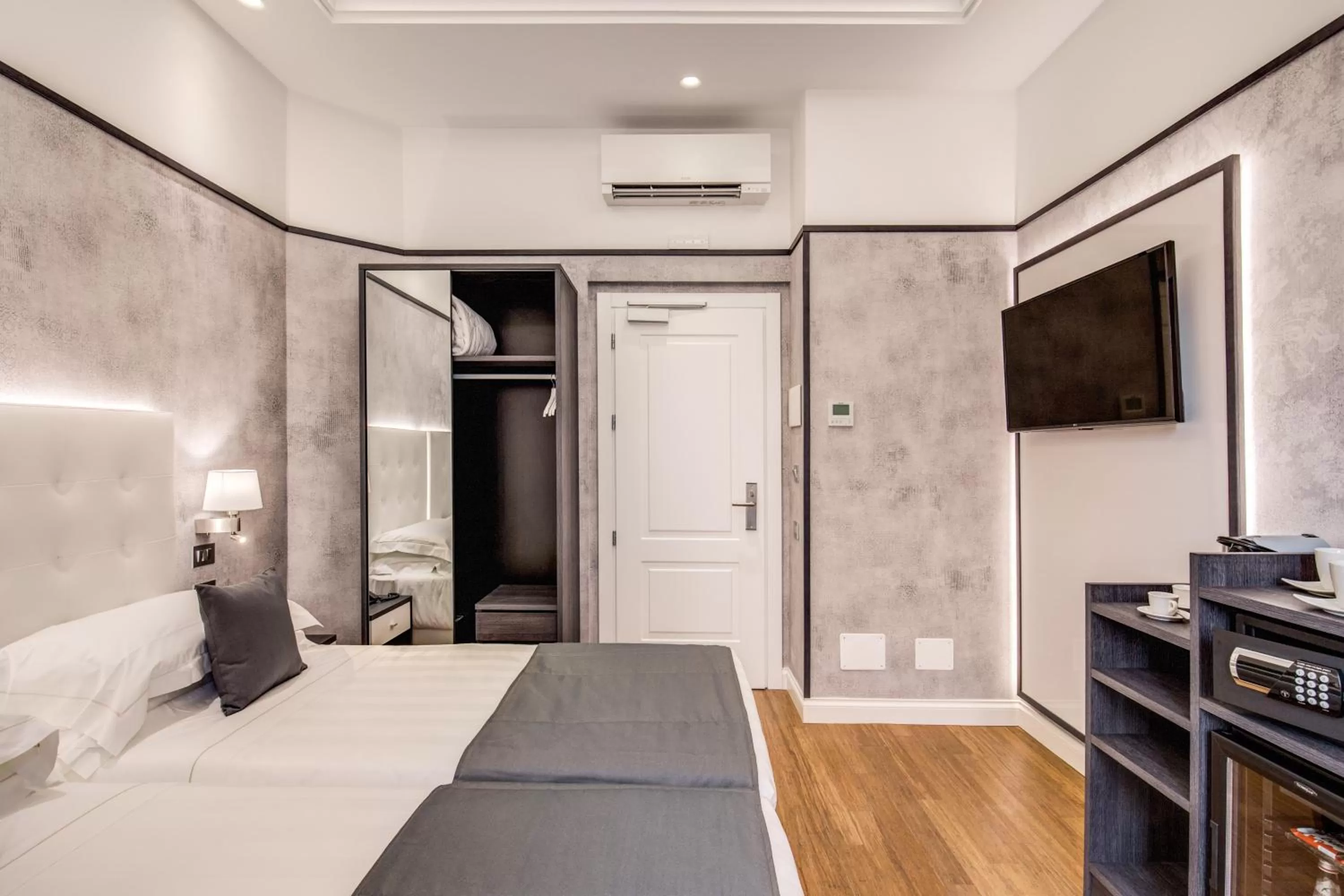 Photo of the whole room, Bed in The Liberty Boutique Hotel