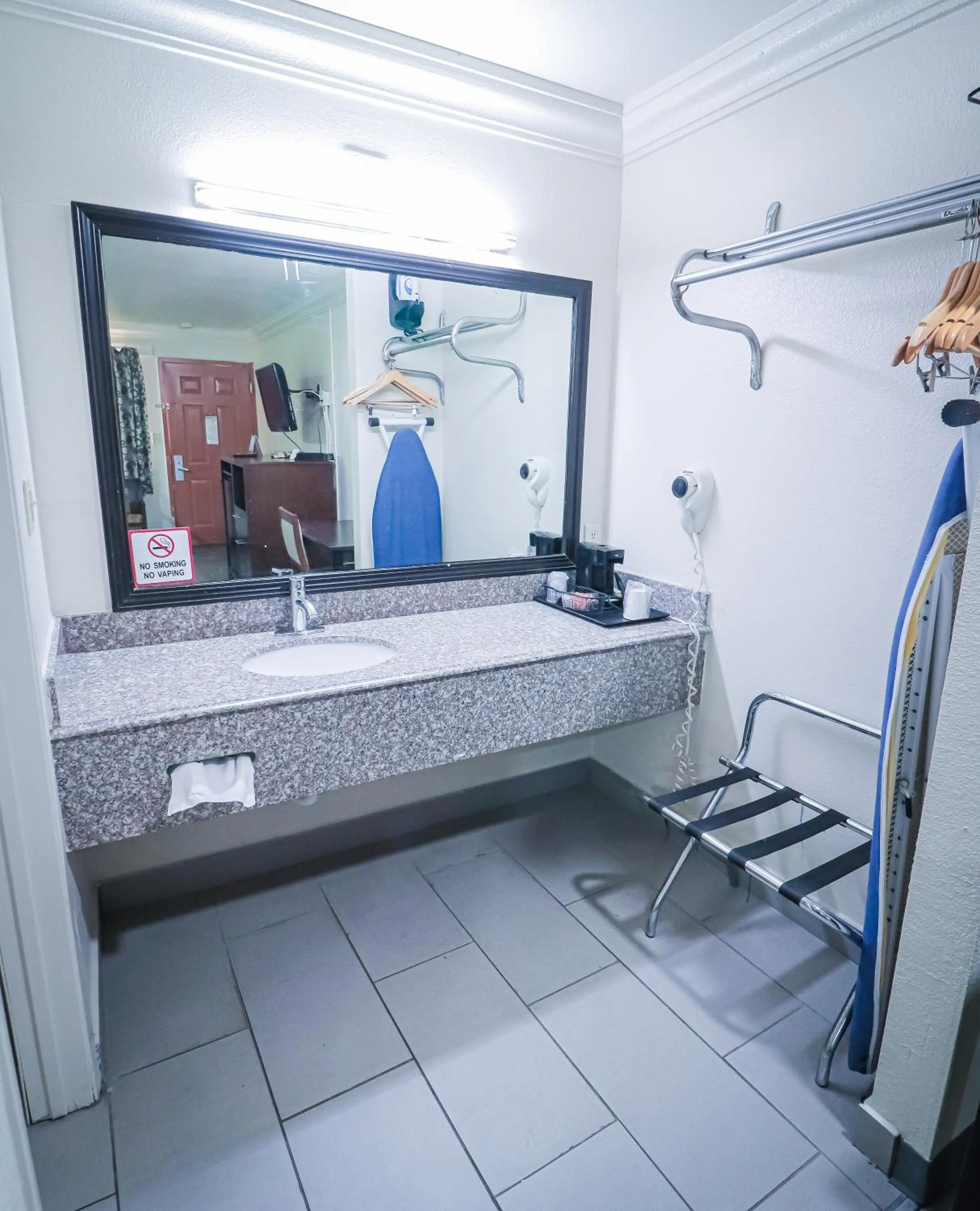 Bathroom in Rodeway Inn San Antonio Lackland AFB - SeaWorld