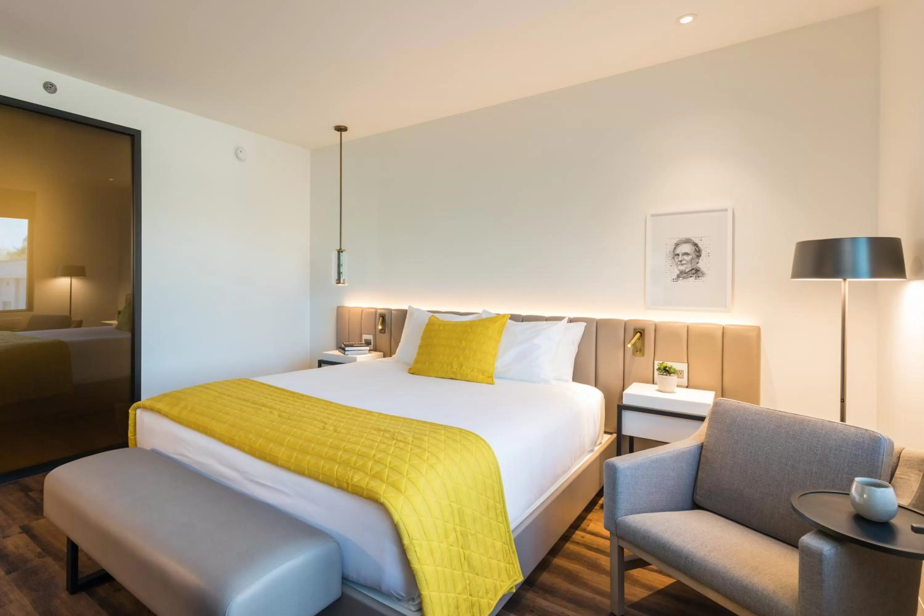 Photo of the whole room, Bed in Shashi Hotel Mountain View Palo Alto