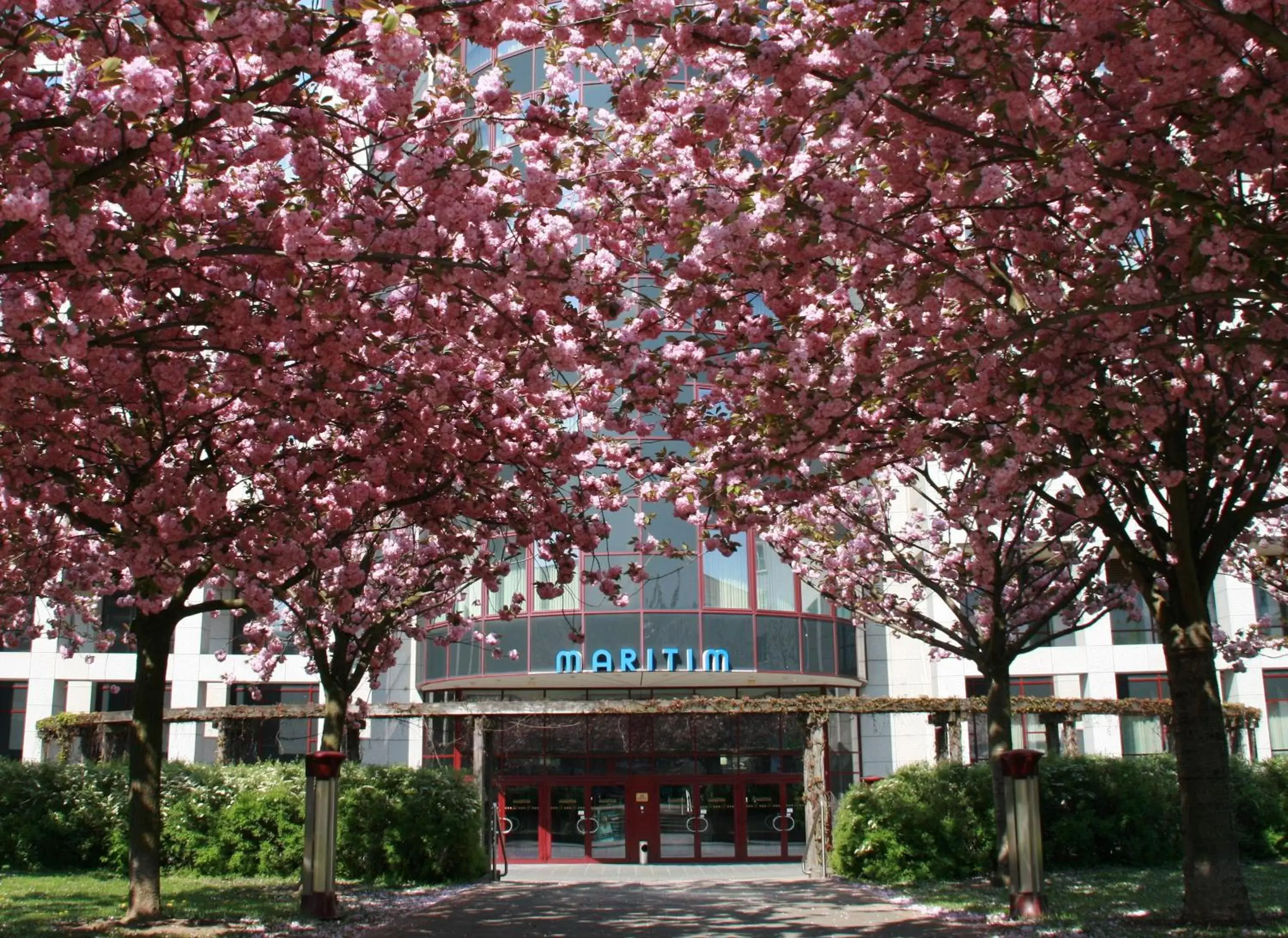 Facade/entrance, Property Building in Maritim Hotel Magdeburg