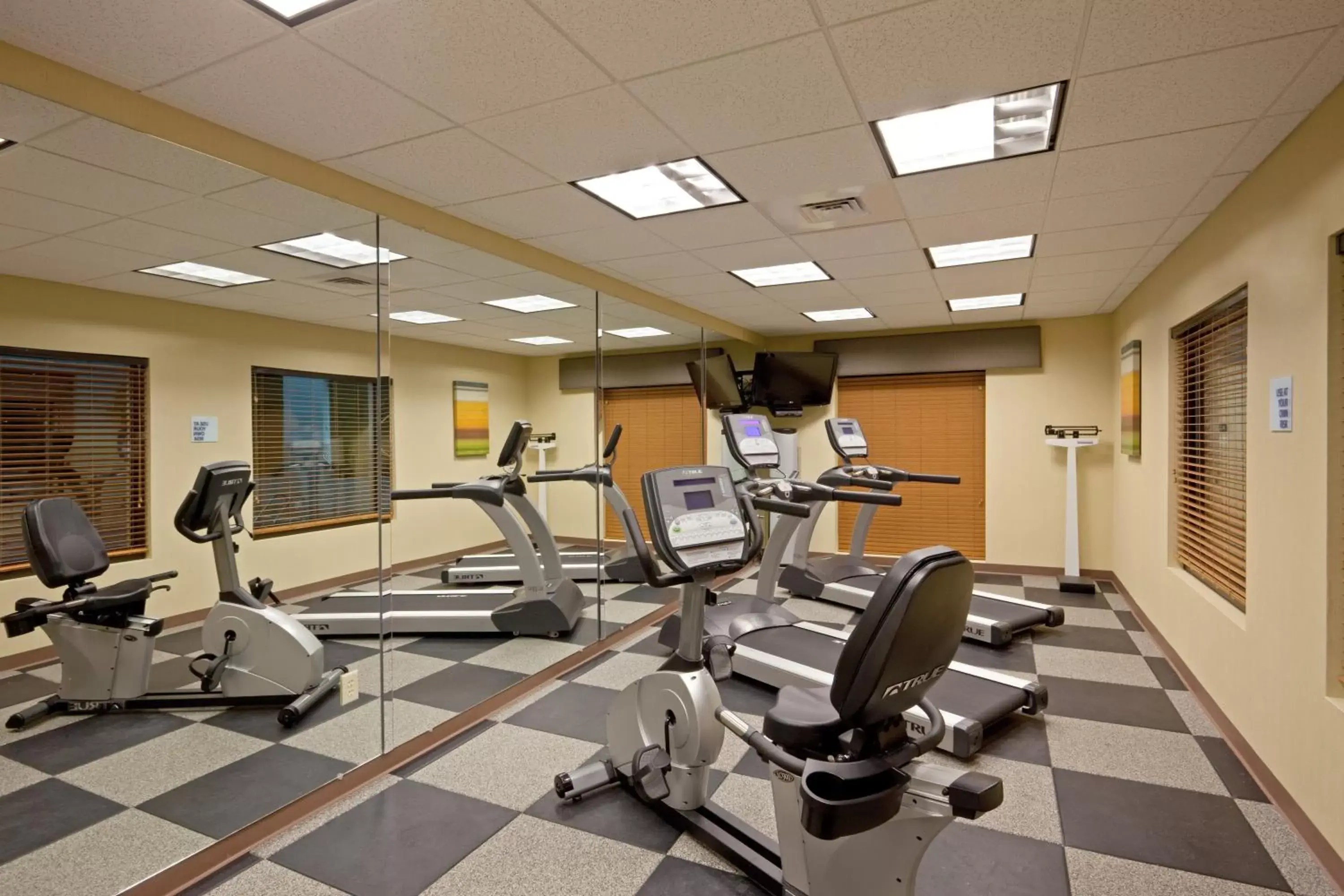 Fitness centre/facilities, Fitness Center/Facilities in Holiday Inn Express & Suites Malone, an IHG Hotel
