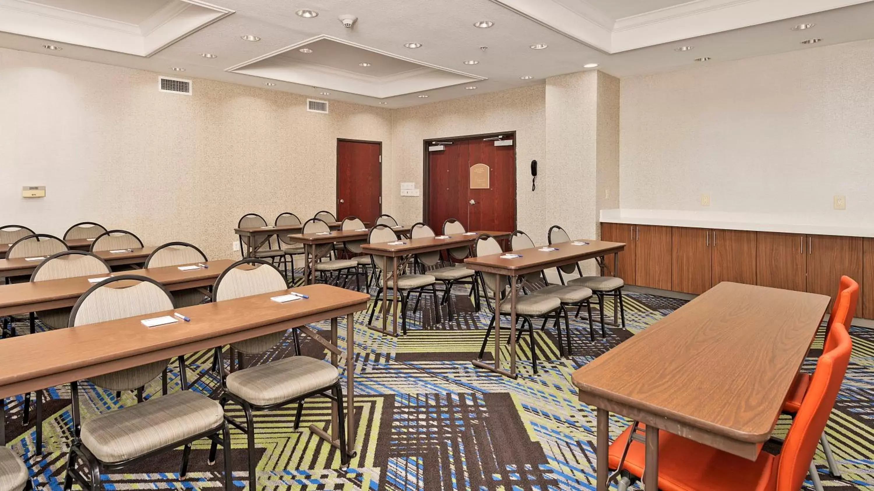 Meeting/conference room, Restaurant/Places to Eat in Holiday Inn Express Hotel and Suites Conroe, an IHG Hotel