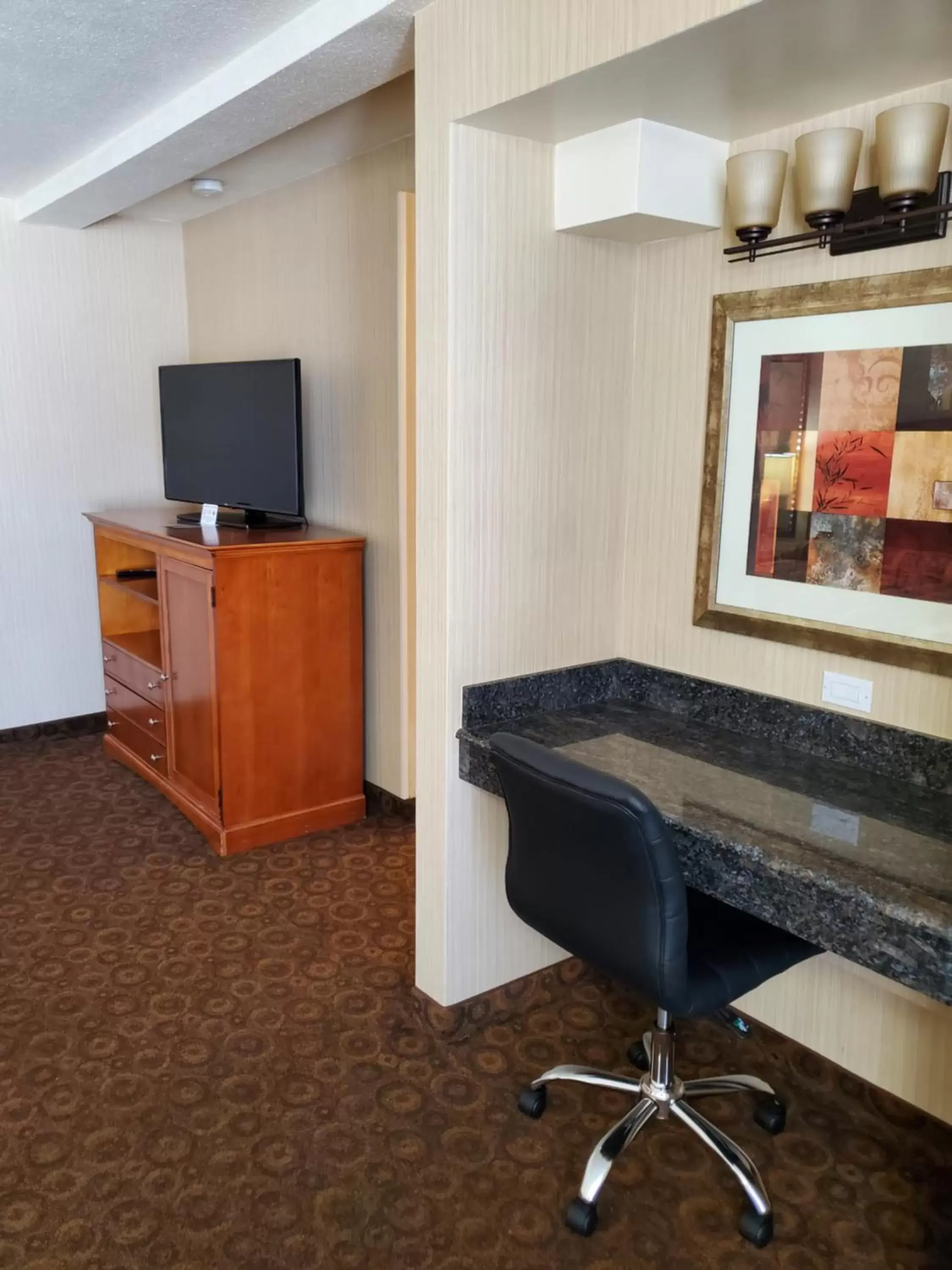 TV and multimedia, TV/Entertainment Center in Royal Pacific Motor Inn