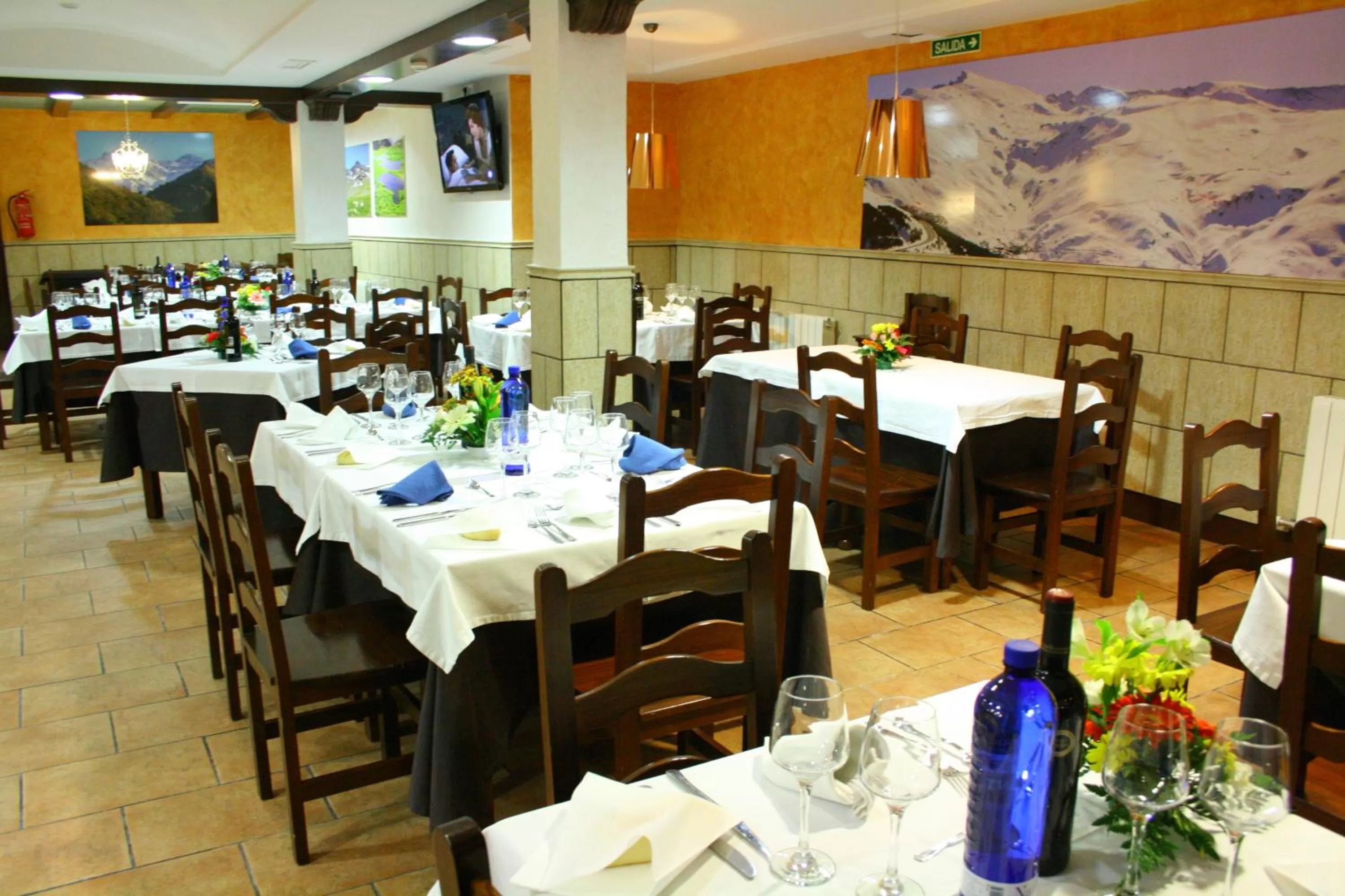 Restaurant/places to eat in Hotel Rural Huerta del Laurel