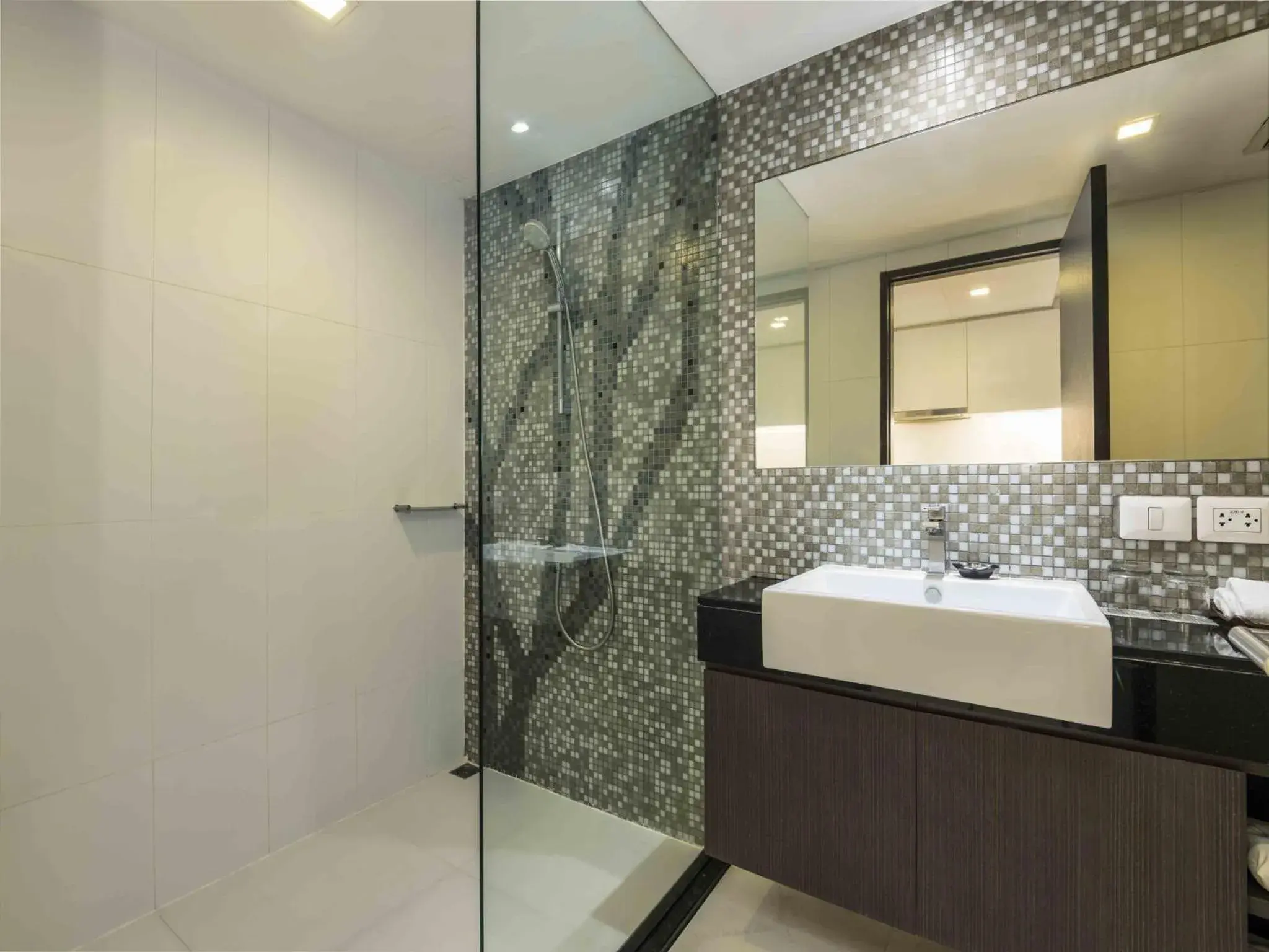 Shower, Bathroom in Maitria Hotel Sukhumvit 18 Bangkok – A Chatrium Collection