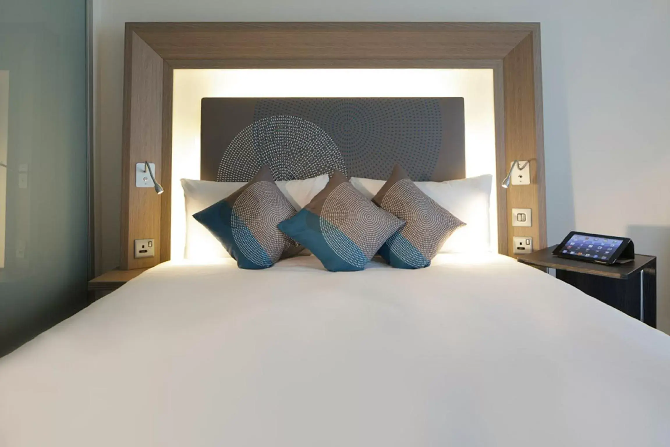 Bed in Novotel London Blackfriars