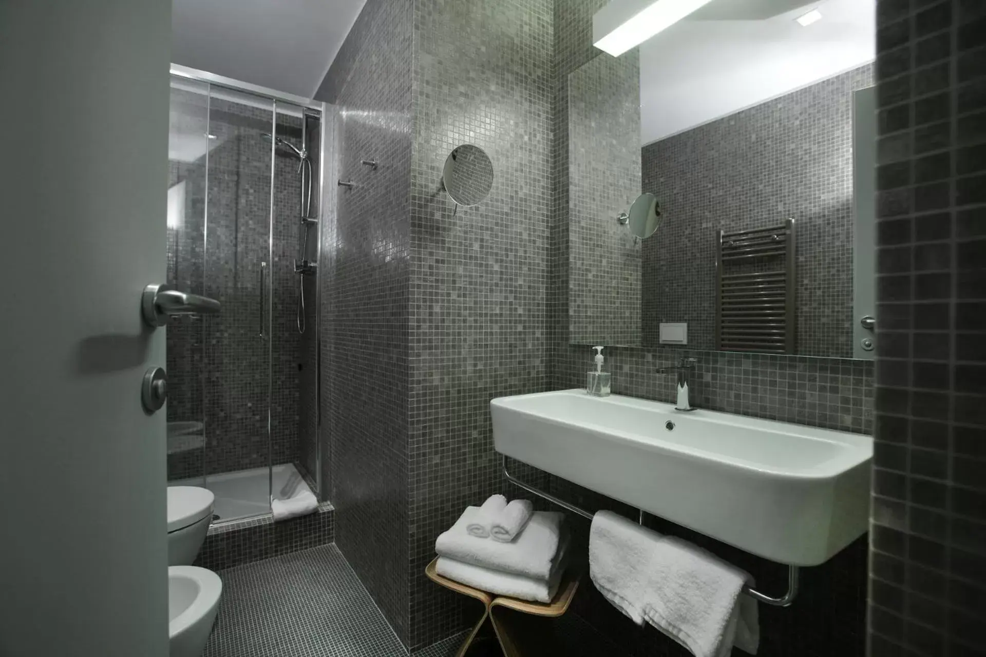 Shower, Bathroom in Hotel Palazzo Grillo