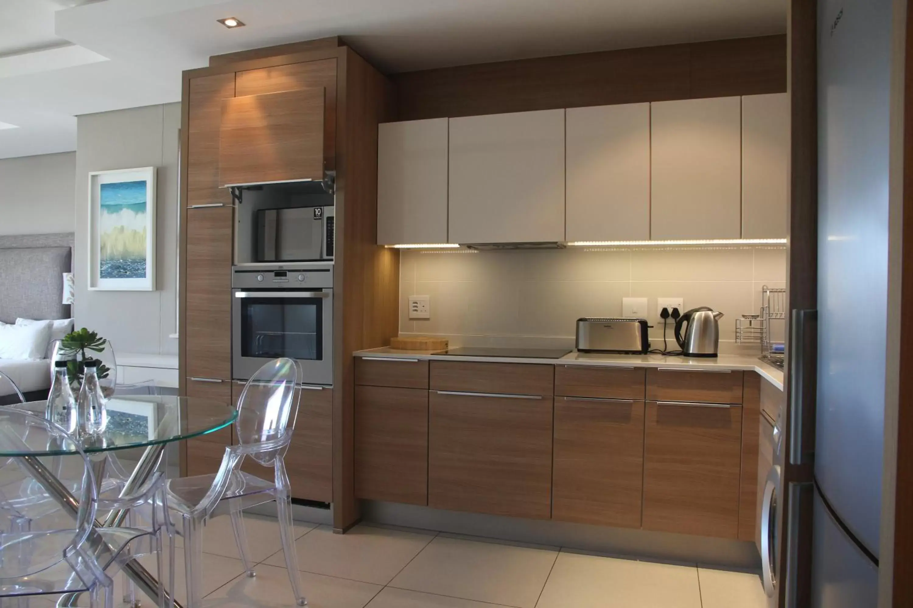 Kitchen or kitchenette, Kitchen/Kitchenette in The Residences at Crystal Towers