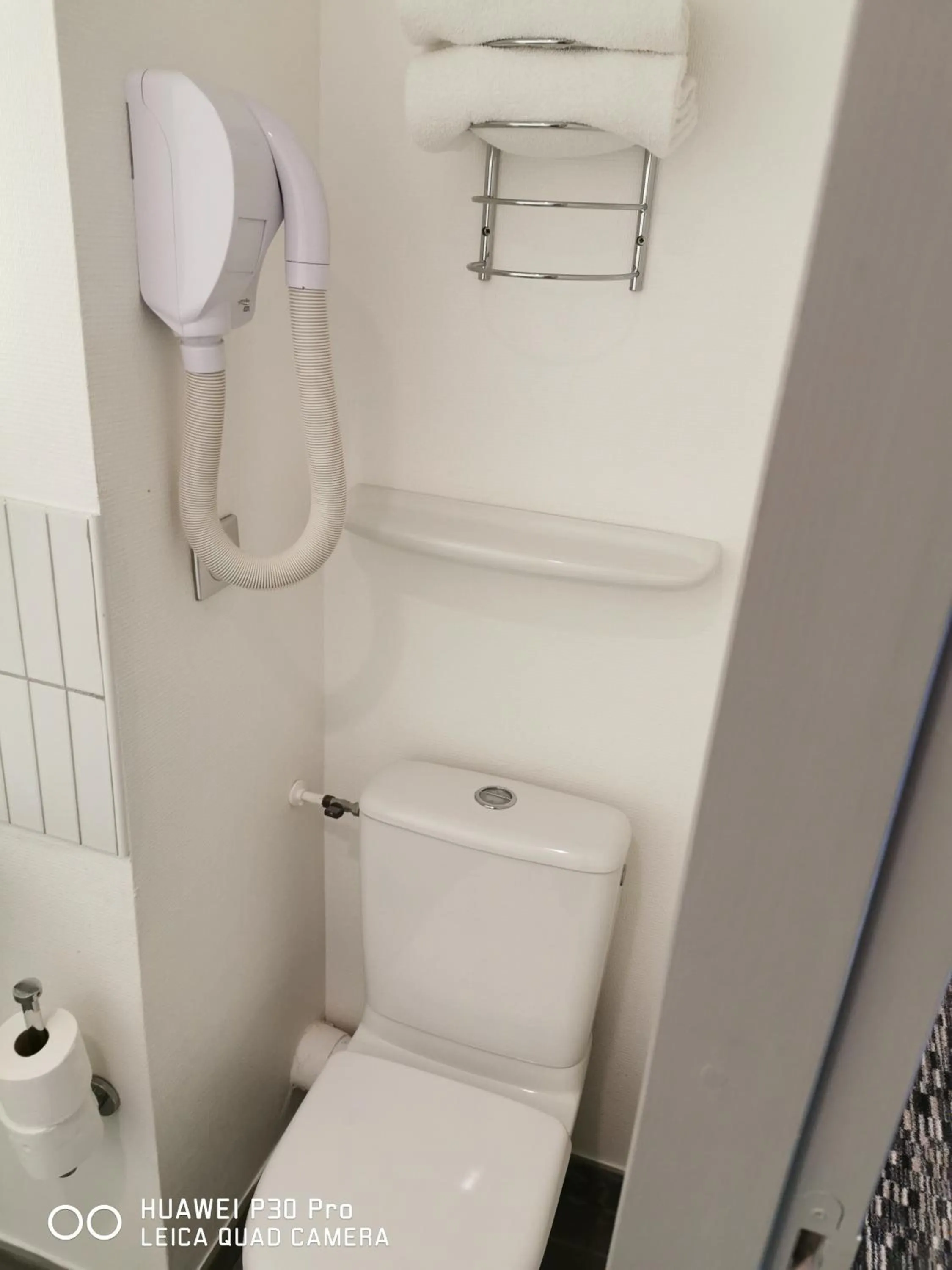 Toilet in Ibis Styles Chambery Centre Gare