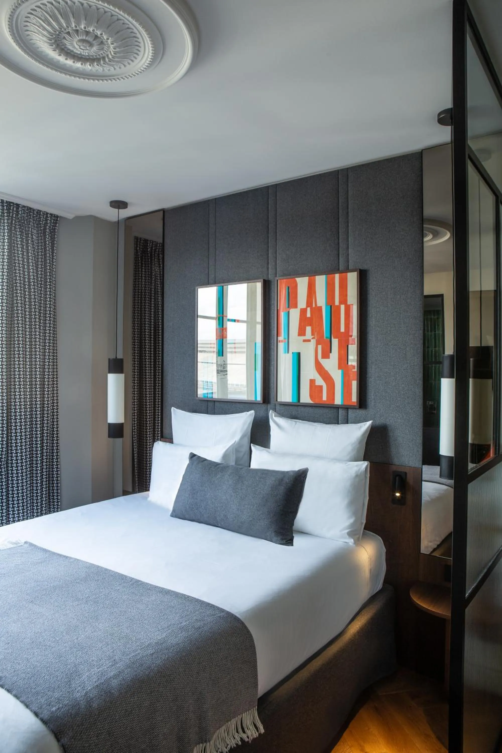 Bed in ibis Styles Paris Gare du Nord TGV