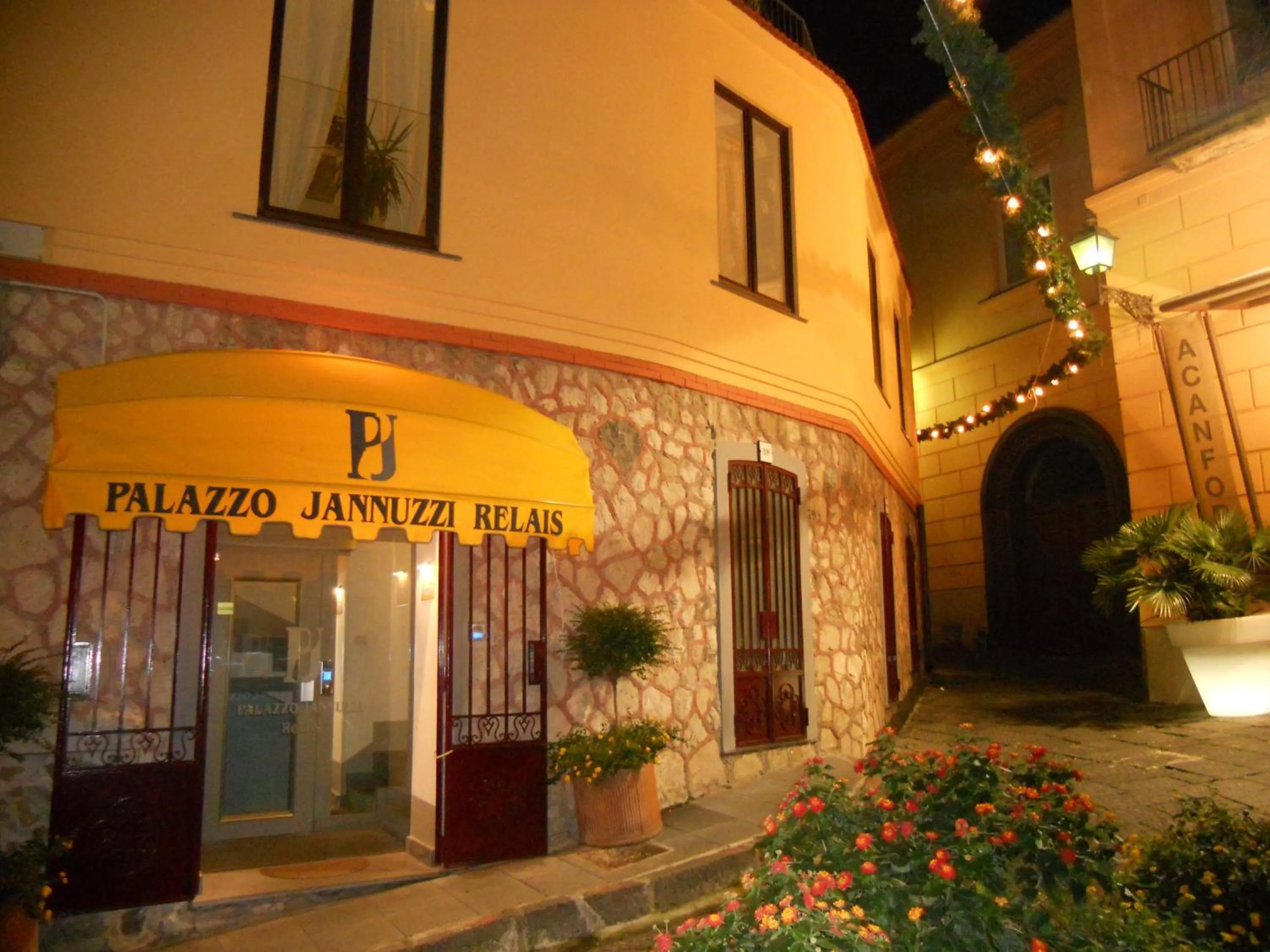 Facade/entrance in Palazzo Jannuzzi Relais