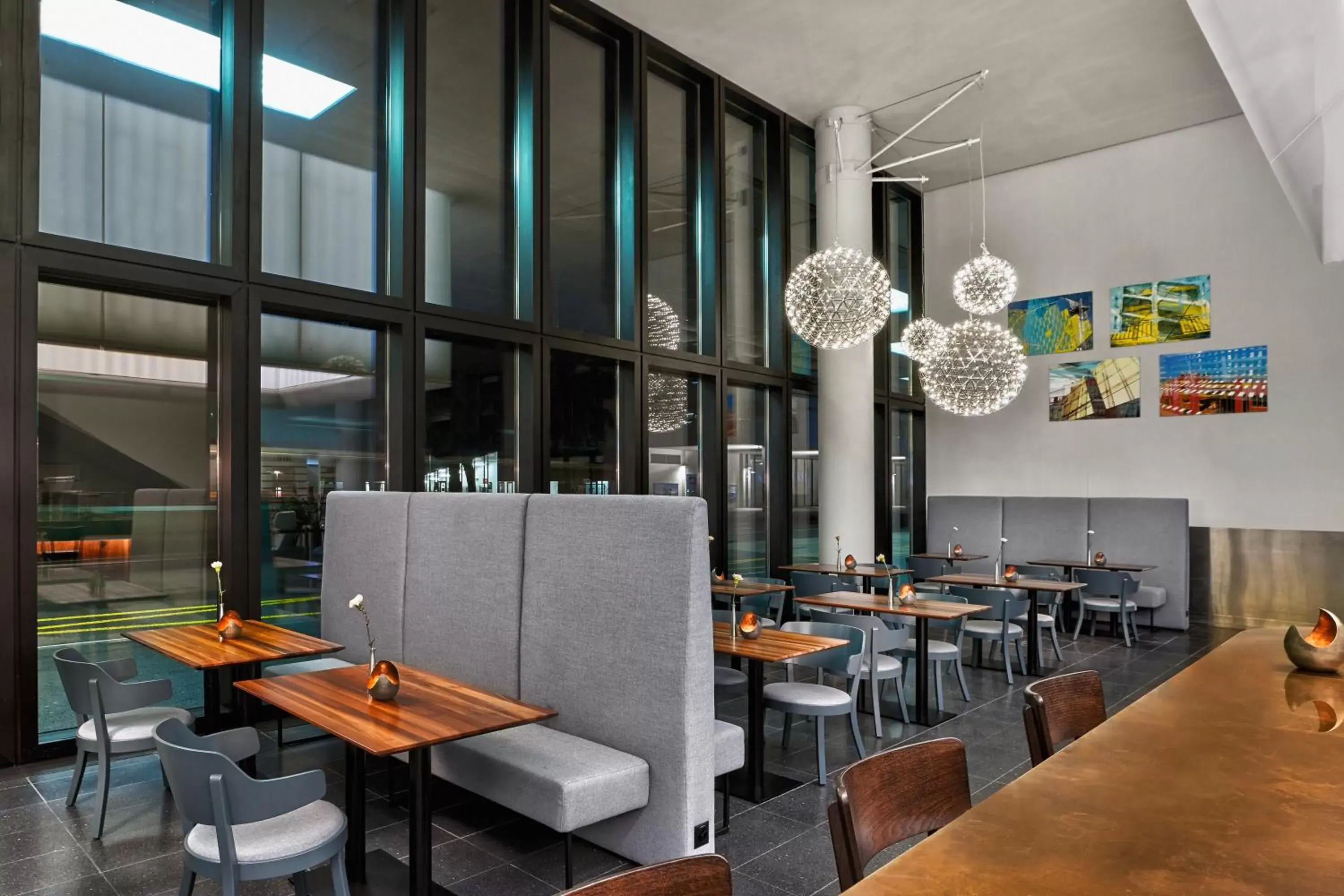 Lounge or bar, Restaurant/Places to Eat in Hyperion Hotel Basel
