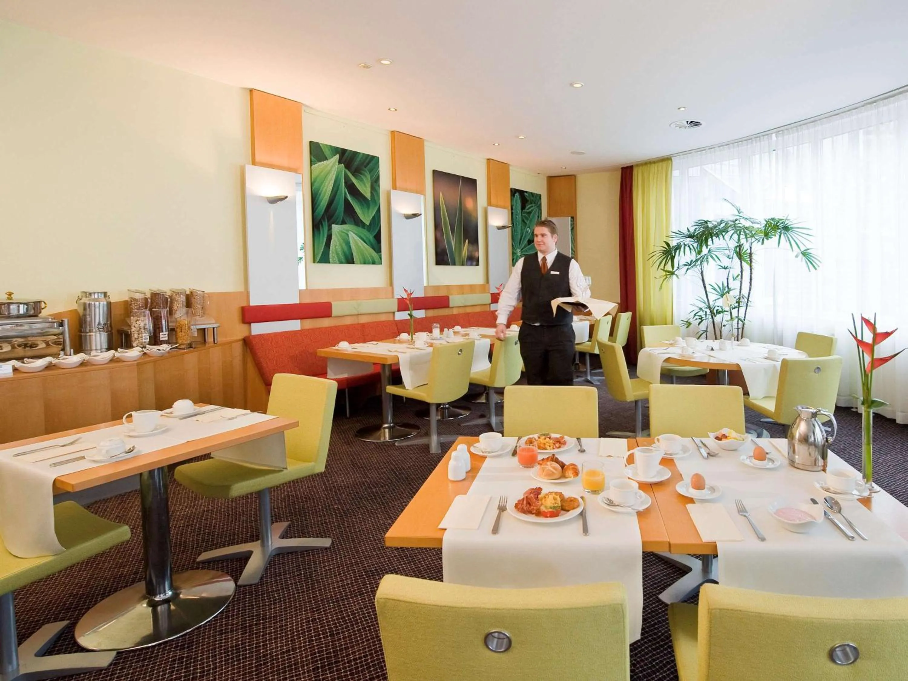 Restaurant/Places to Eat in Novotel Mainz