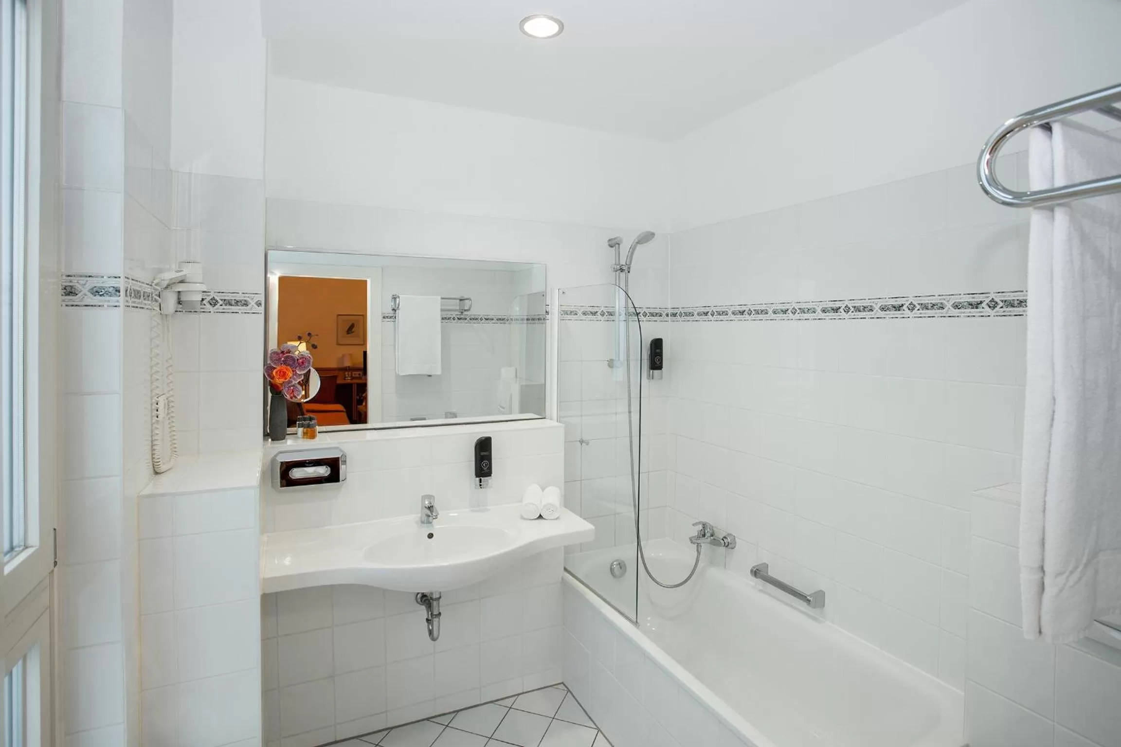 Bathroom in Centro Hotel National Frankfurt City, Trademark Collection by Wyndham