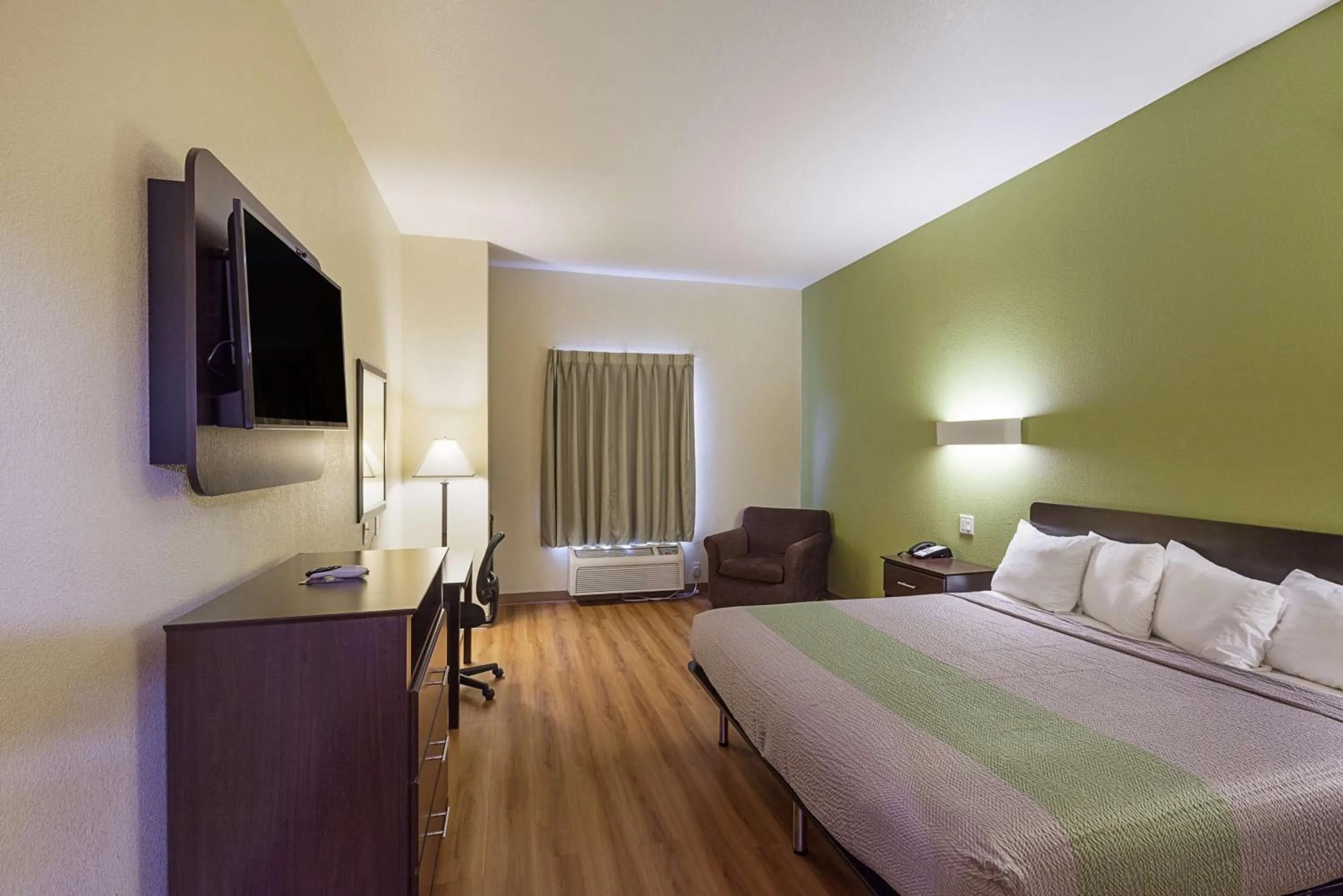 Bedroom, Bed in Motel 6-Fort Worth, TX