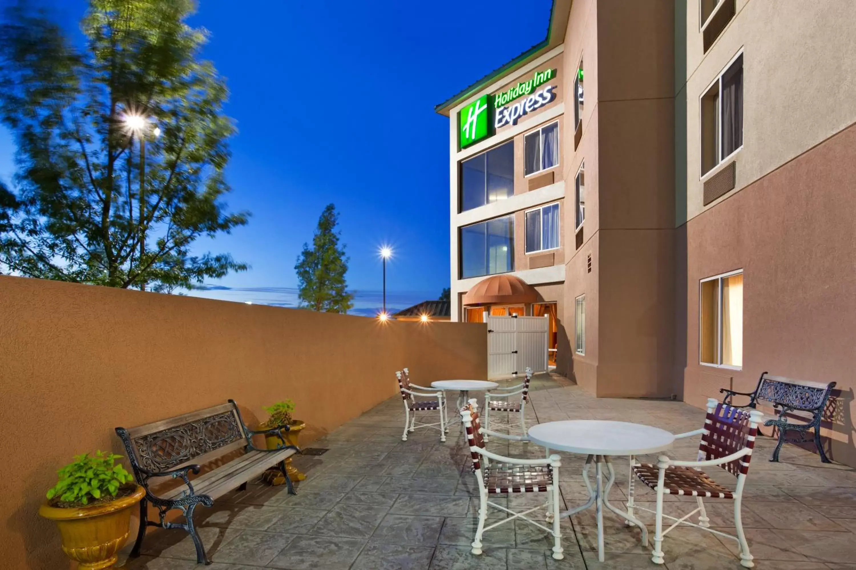 Lobby or reception in Holiday Inn Express & Suites Kings Mountain - Shelby Area, an IHG Hotel