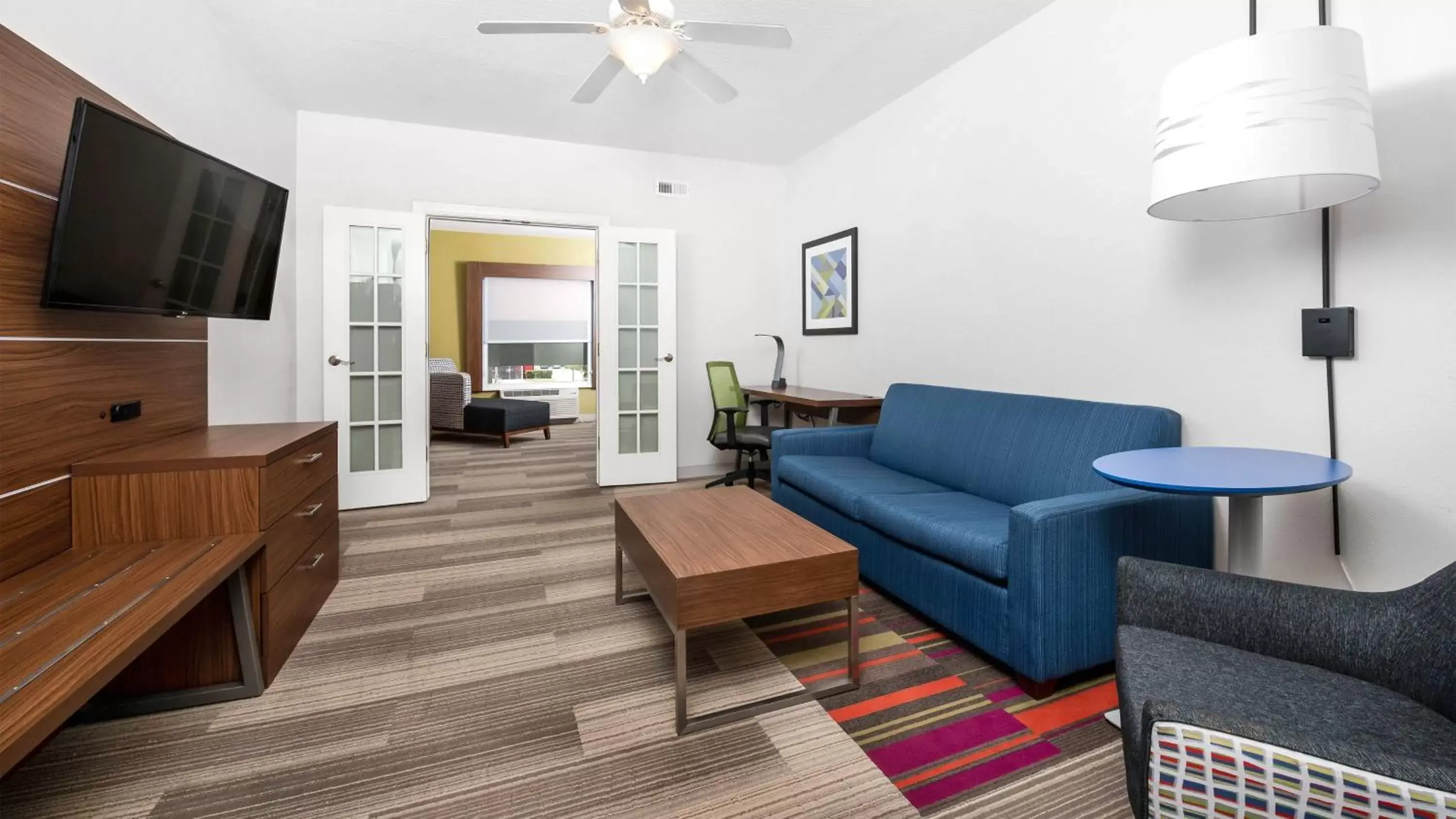 Bedroom, Seating Area in Holiday Inn Express Hotel and Suites Conroe, an IHG Hotel