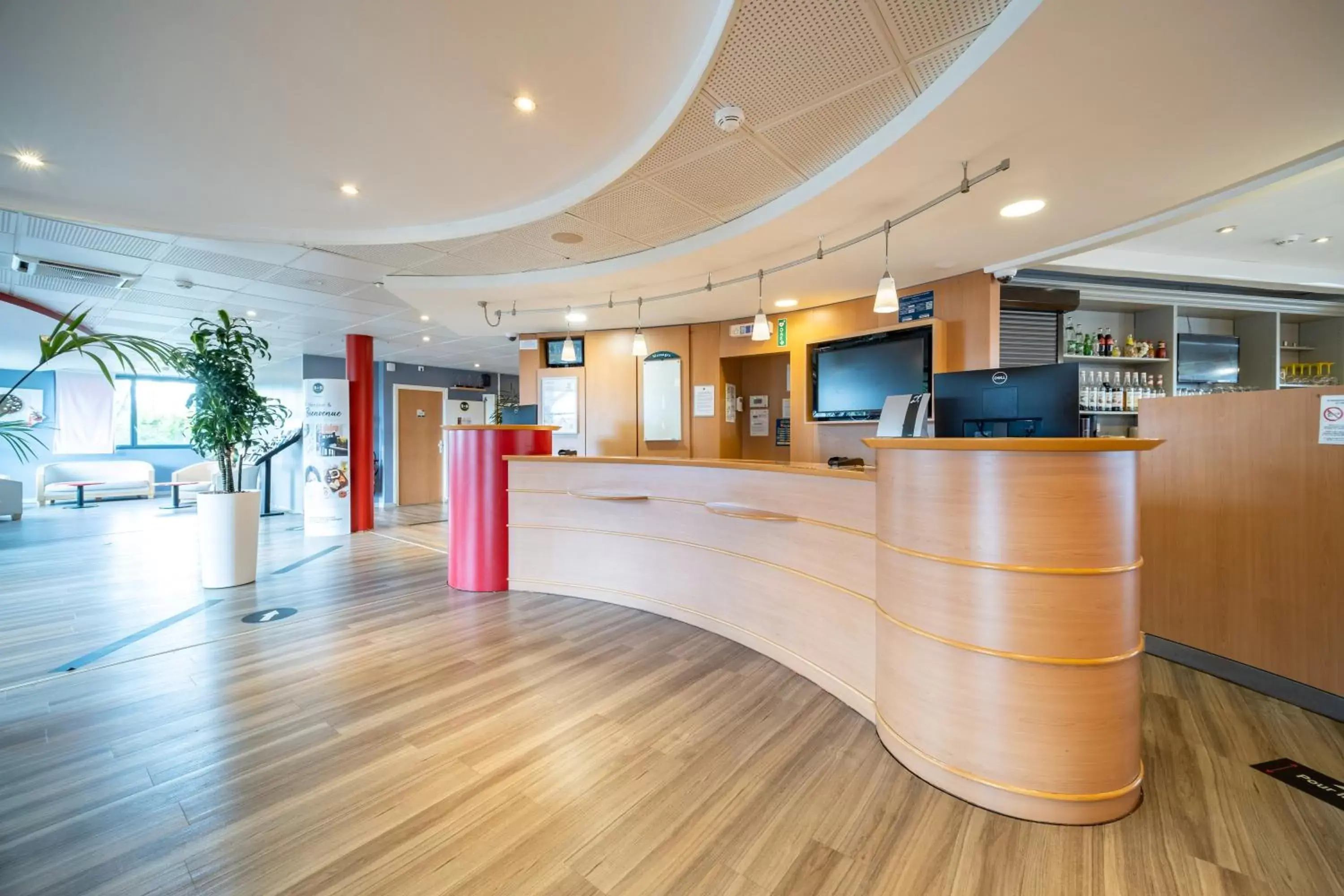 Lobby or reception, Lobby/Reception in B&B HOTEL Calais Terminal Cité Europe 3 étoiles