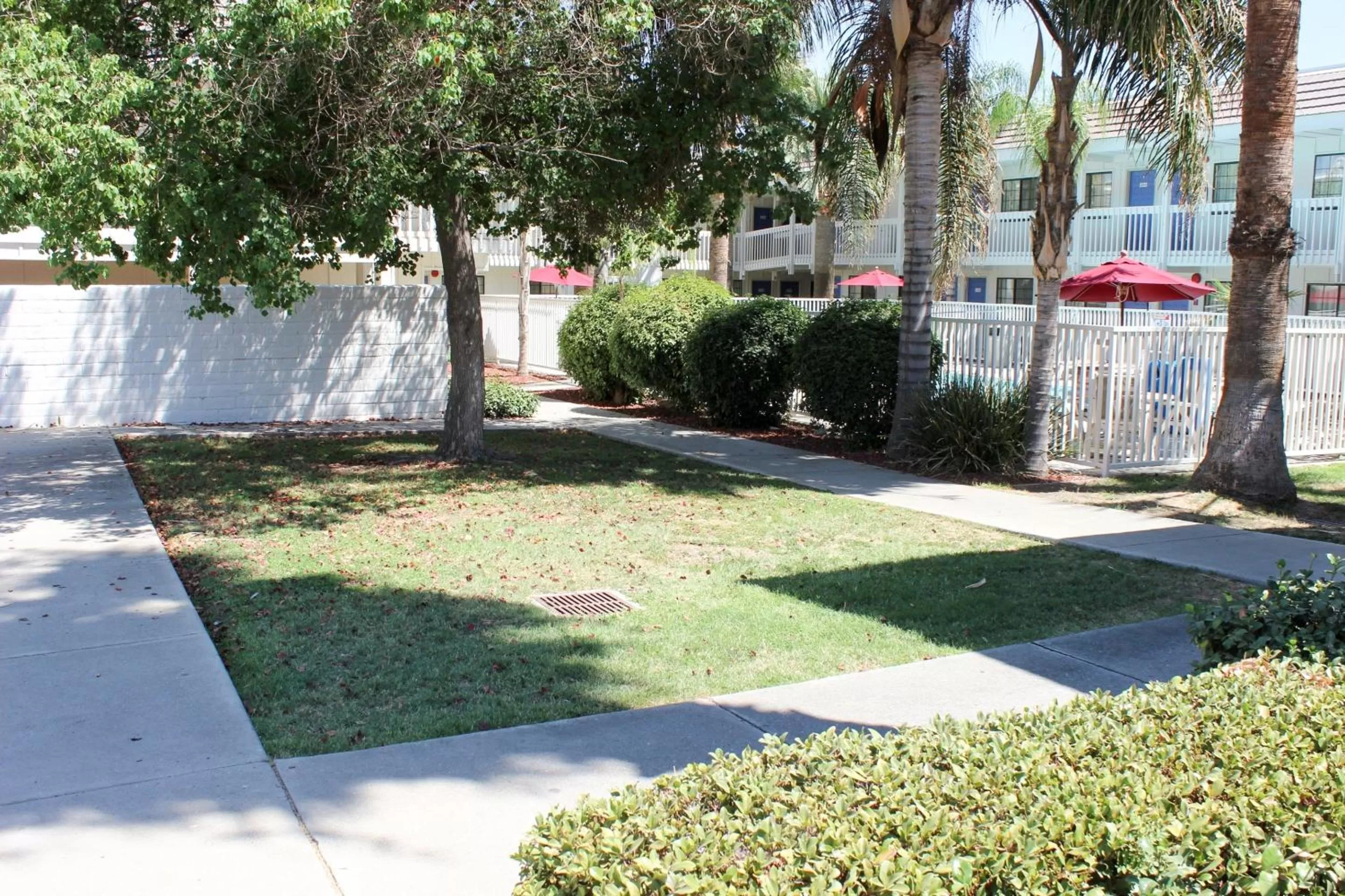 Property building in Motel 6-Coalinga, CA - East