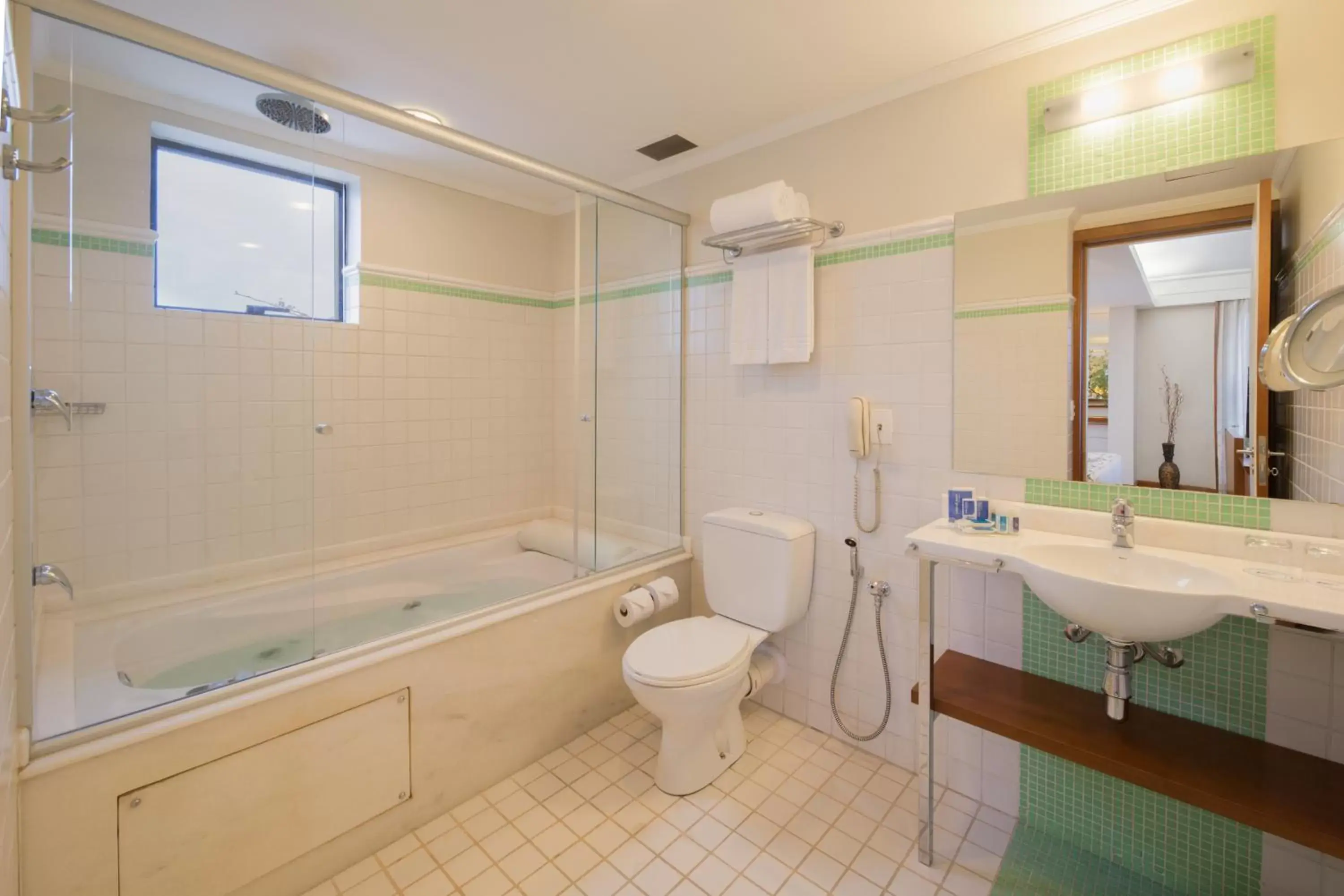 Hot Tub, Bathroom in Blue Tree Towers Caxias do Sul
