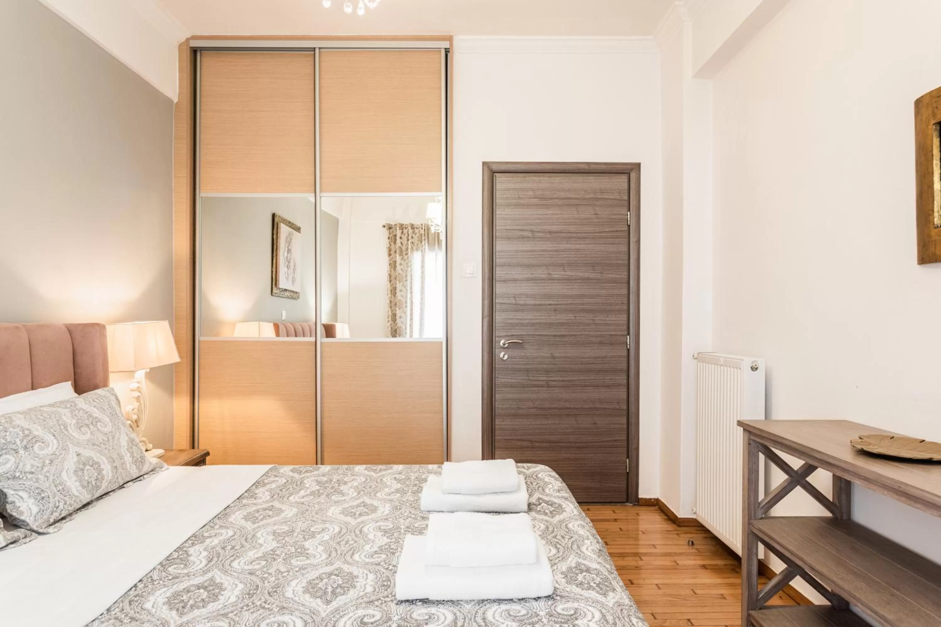 wardrobe, Bed in Nicholas Point Apartments and Rooms