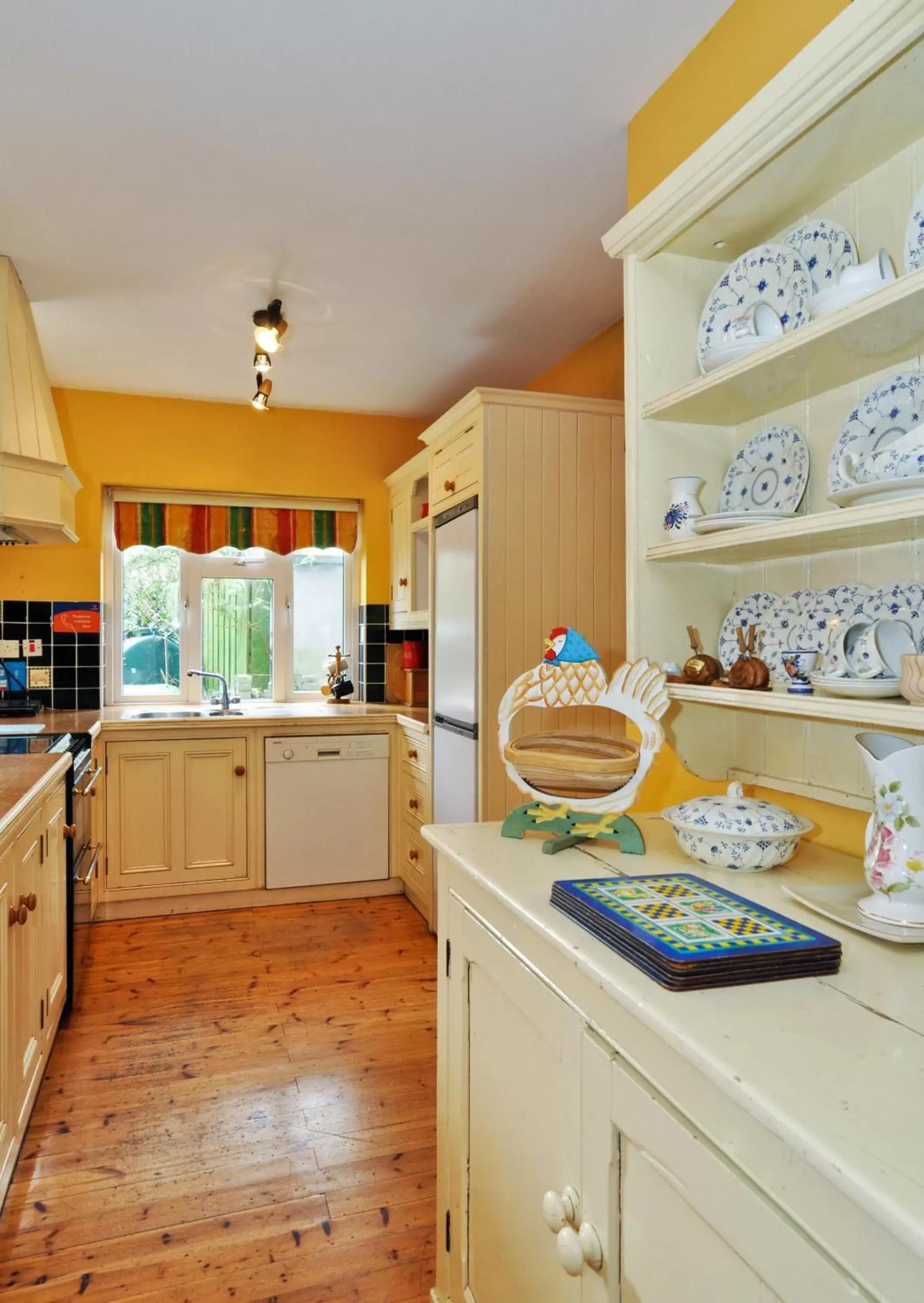 Kitchen or kitchenette, Kitchen/Kitchenette in Boffin Lodge Guest House