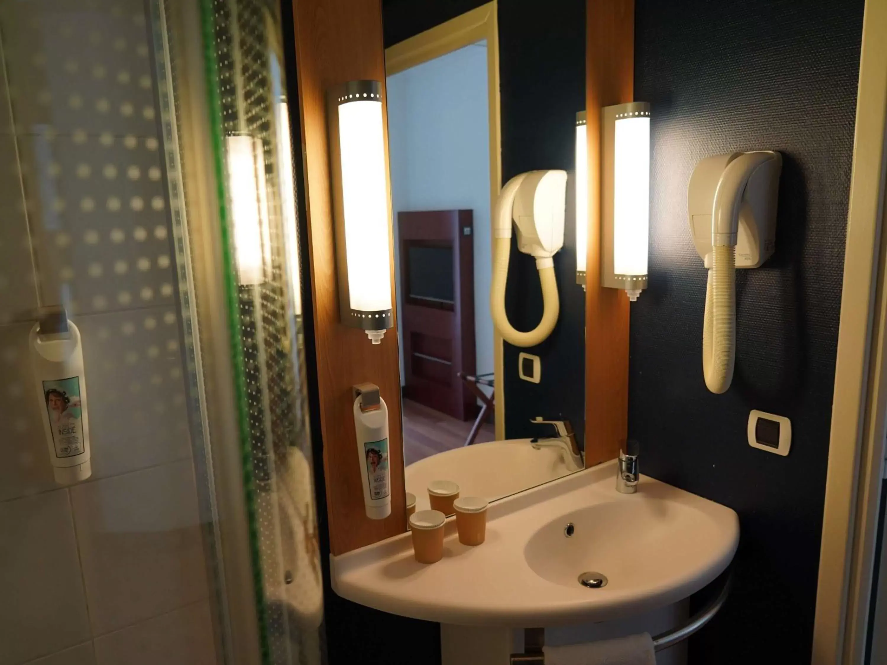 Photo of the whole room, Bathroom in ibis Nice Centre Notre Dame