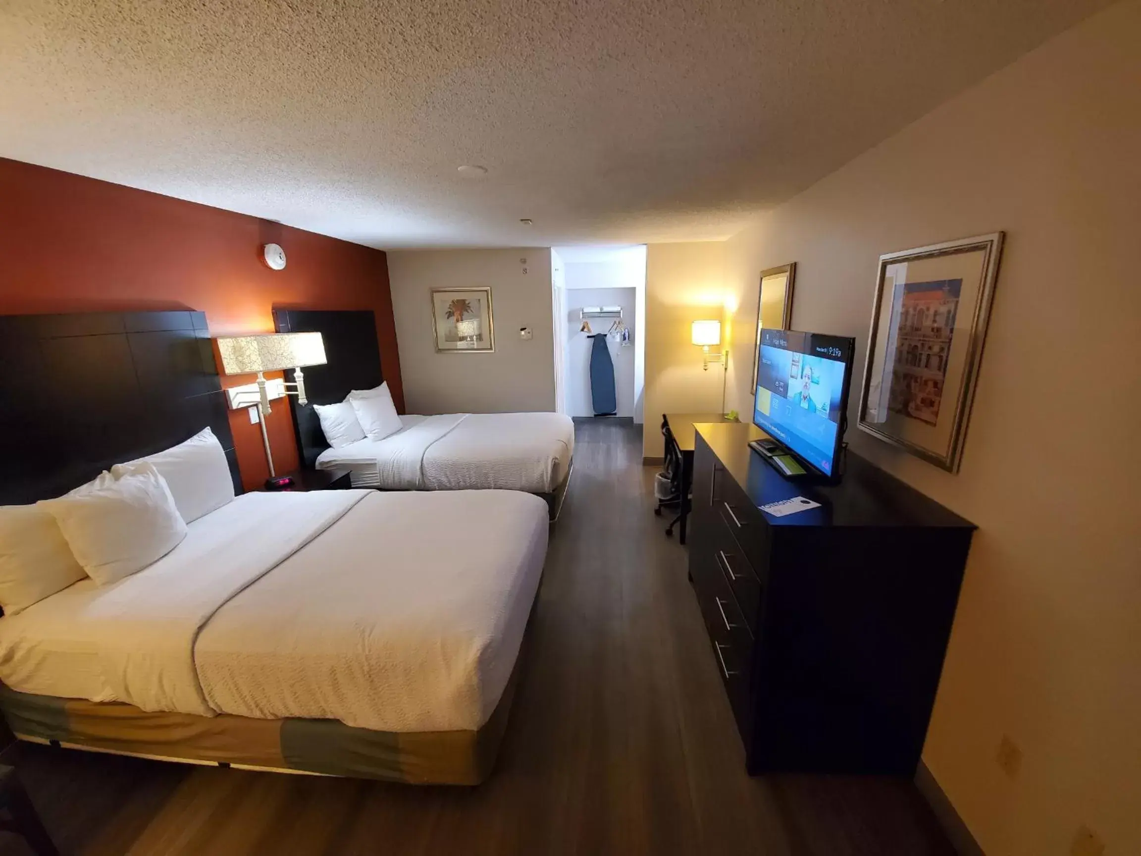 Photo of the whole room in La Quinta Inn by Wyndham Tampa Near Busch Gardens