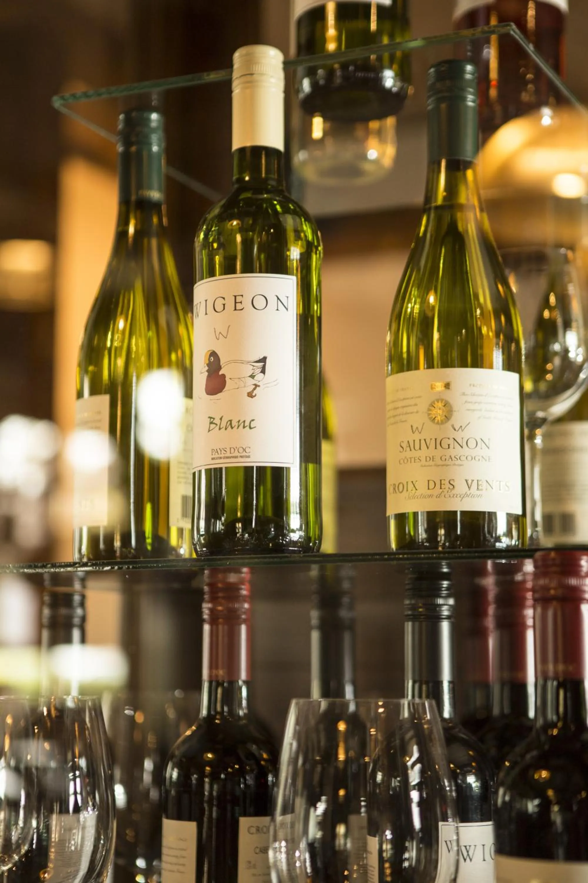 Lounge or bar in Riverside Hotel