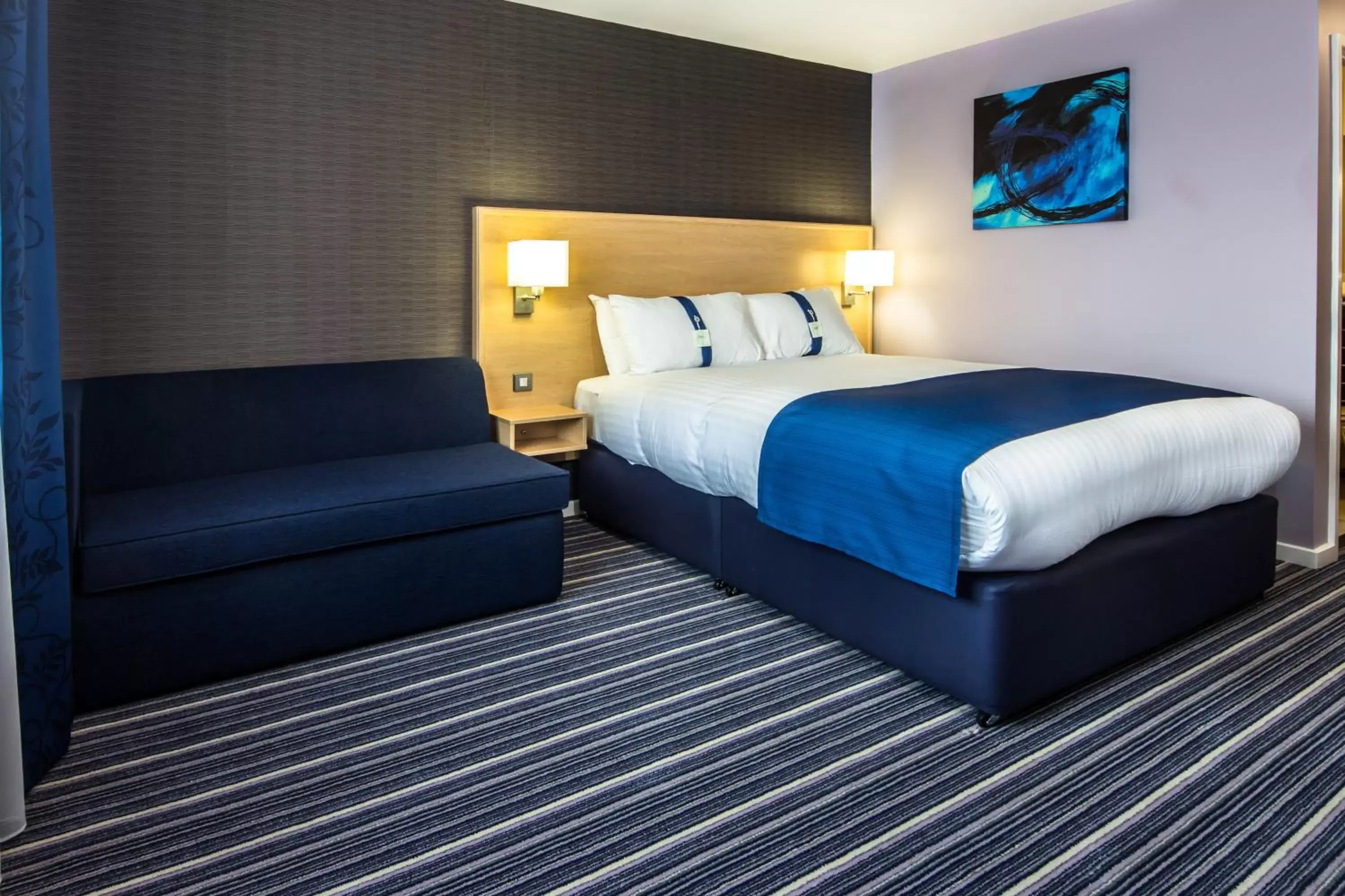 Photo of the whole room, Bed in Holiday Inn Express Manchester Airport, an IHG Hotel